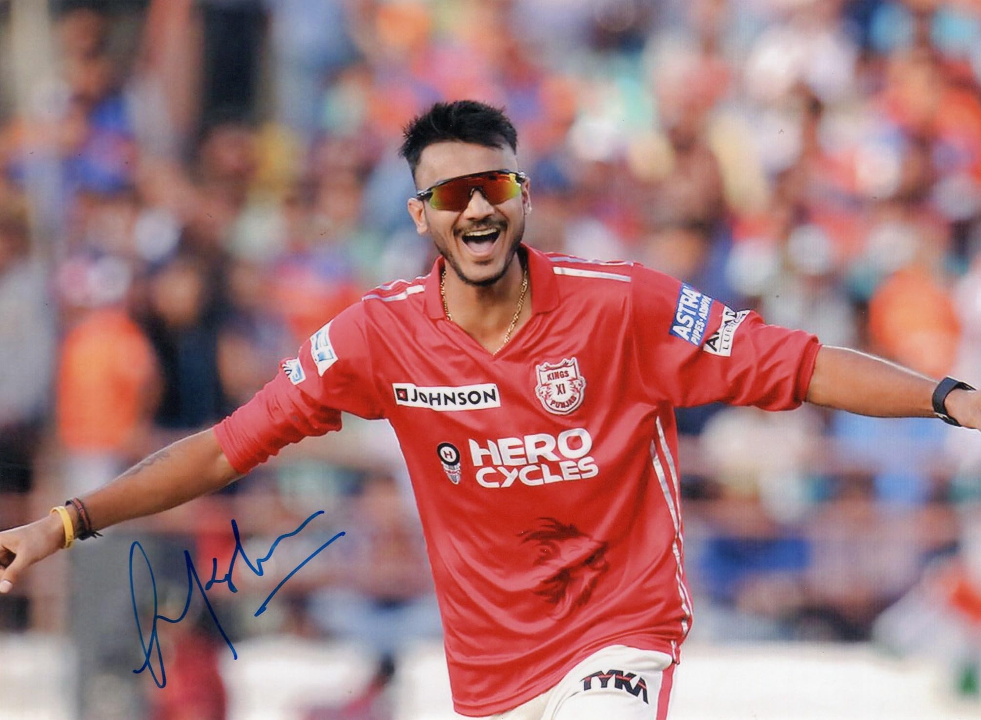 5x7 Inches Original Autographed Photo of Indian Cricketer Axar Patel-image-47