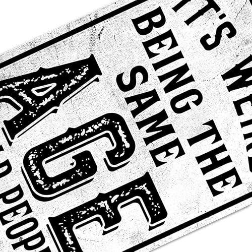 Miniatura 5 de Letrero de metal divertido con texto en inglés "It's Weird Being This Age As Old People", letreros sarcásticos, regalos para personas raras,