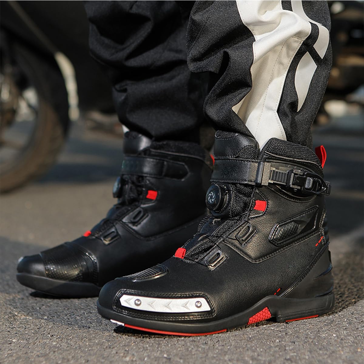 SDEQA Stivali da Moto Uomo Donna Scarpe Moto Impermeabili | Stivali Racing Motocross Protezioni Rinforzate Suola Antiscivolo, Impugnatura del Cambio Per Tutti I Tipi Di Guida