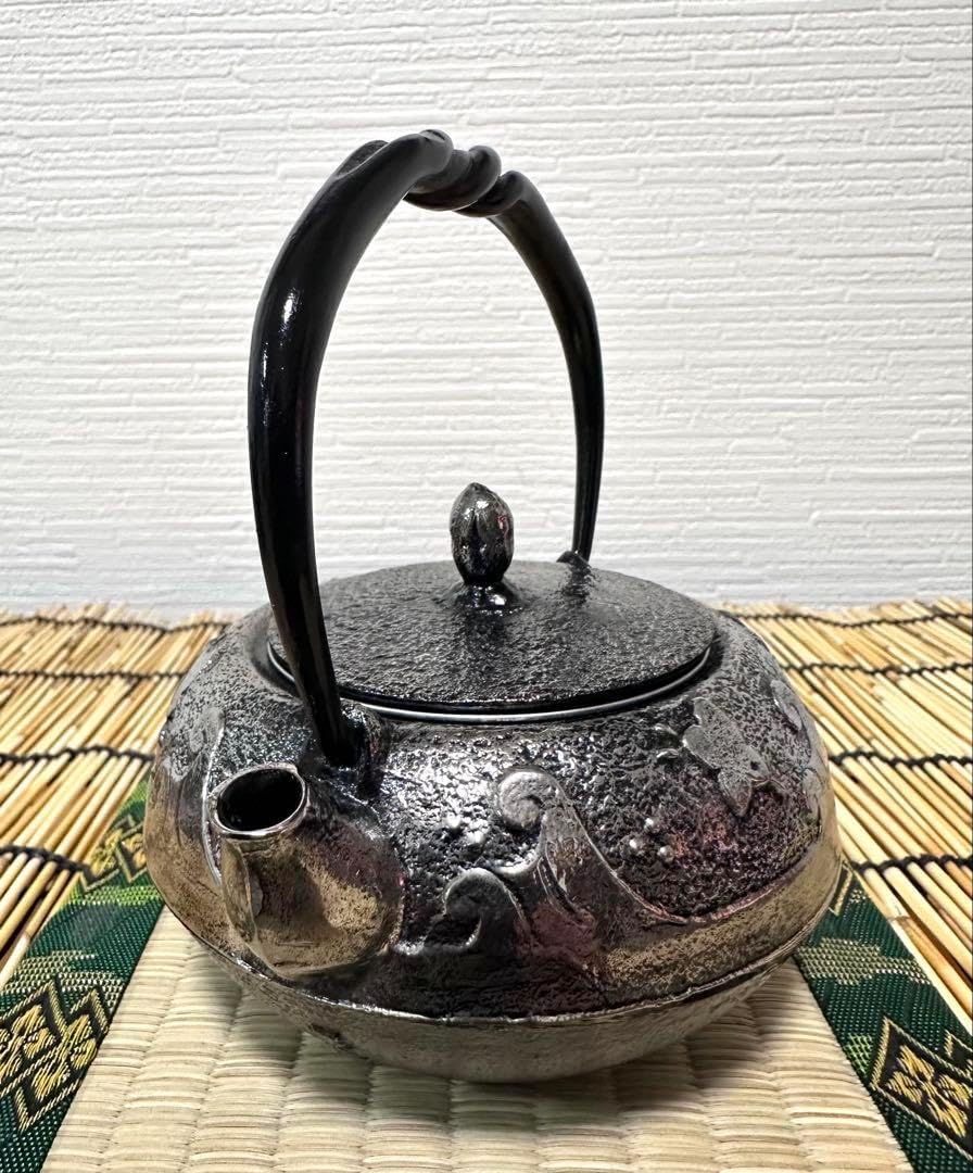 新品、供箱等付属品付　南部照光堂(照亦製作所)造　和銑(砂鉄)造０.３型 鉄急須 供箱等付属付 南部照光堂(照亦製作所)造 和銑(砂鉄)造
