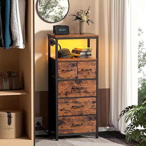 Miniatura 5 de Furnulem Cómoda alta LED con estación de carga, unidad de torre de almacenamiento vertical con estante de madera, mesita de noche de 5 cajones para