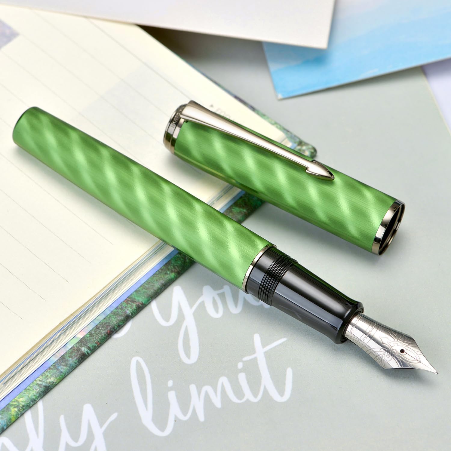 Hongdian A9 Fountain Pen Large No.8 Extra Fine Point Ebonite Feed, Green Moire Pattern Unique Design with Refillable Converter and Metal Case