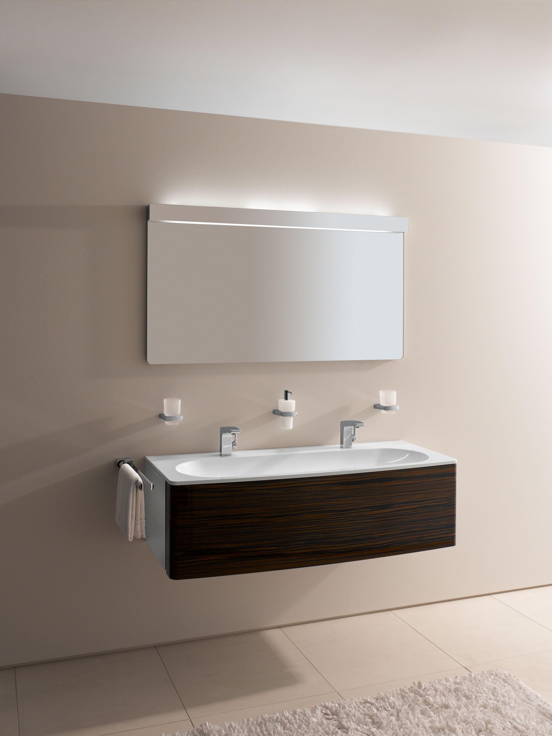 KEUCO Schaumseifenspender mit Halter und Pumpe, Metall verchromt, Seifenspender für Bad und Gäste-WC, Wandmontage, Elegance