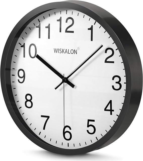 WISKALON 12 inch Horloge murale, Silent Non-Ticking Simple Black Frame Clock, Classic Digital Horloge murale avec verre, batterie d'horloge ronde utilisée pour salon chambre à coucher de bureau Decor