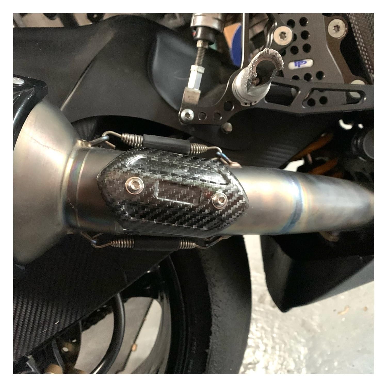 bouclier thermique d'échappement Couvercle de protection thermique universel for échappement de moto, protection anti-brûlure for tuyau de liaison de silencieux(Yellow)