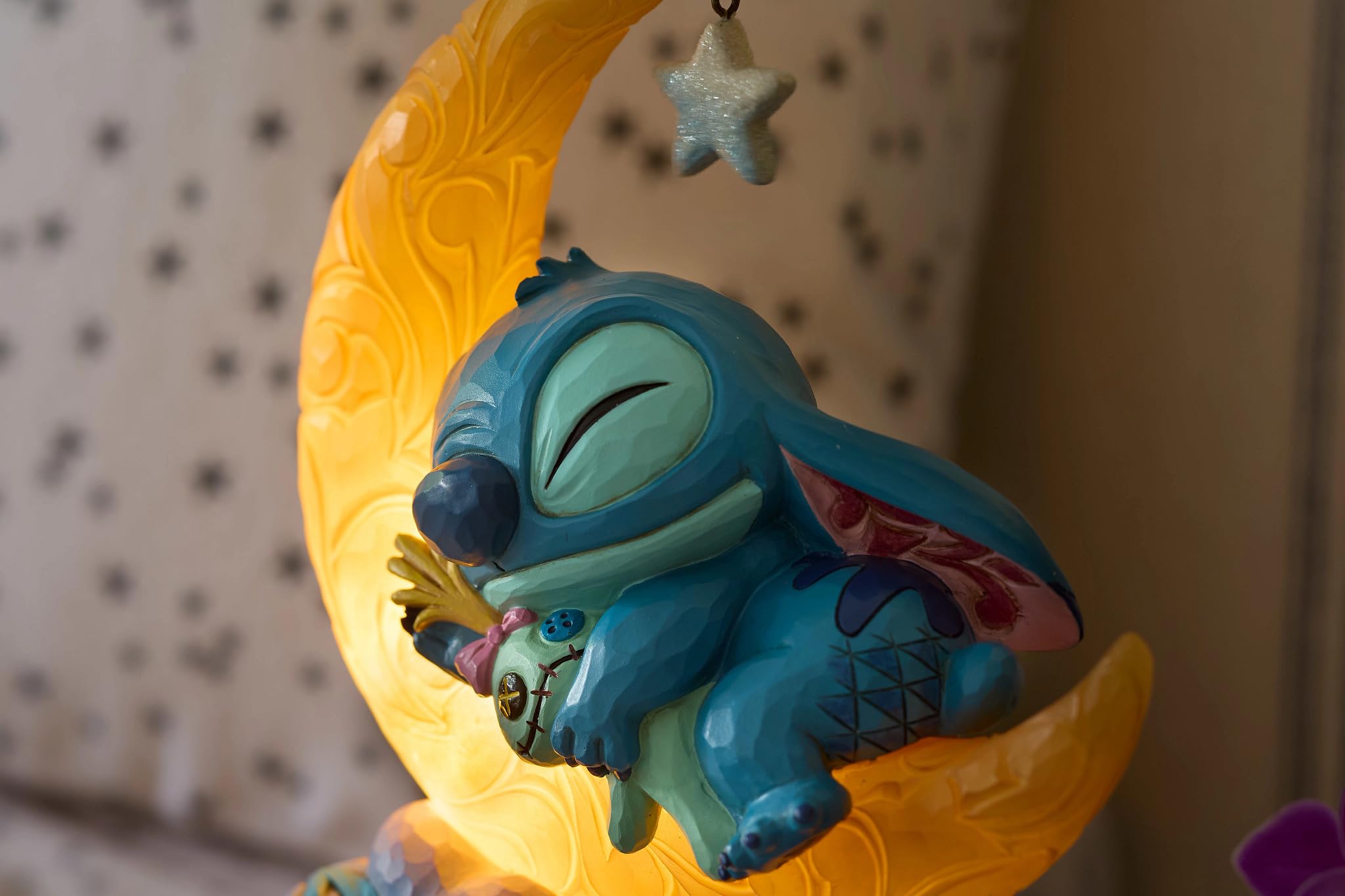 Disney Traditions Figurine de Lune Lumineuse Stitch and Scrump on