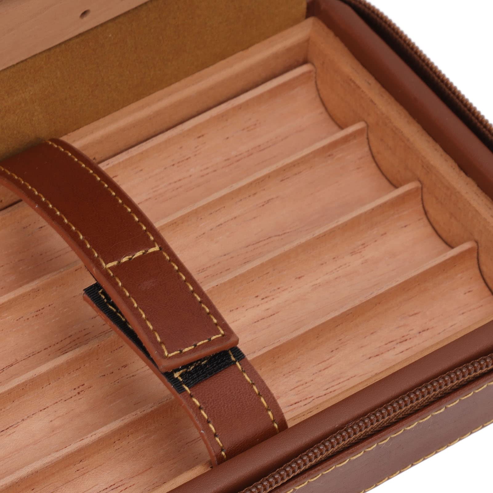 Portasigari in Pelle con Rivestimento in Cedro – Humidor Portatile per 4 Sigari, Include Borsa da Viaggio e Ugello di Ricarica – Ideale per Club, Viaggi e Incontri Eleganti