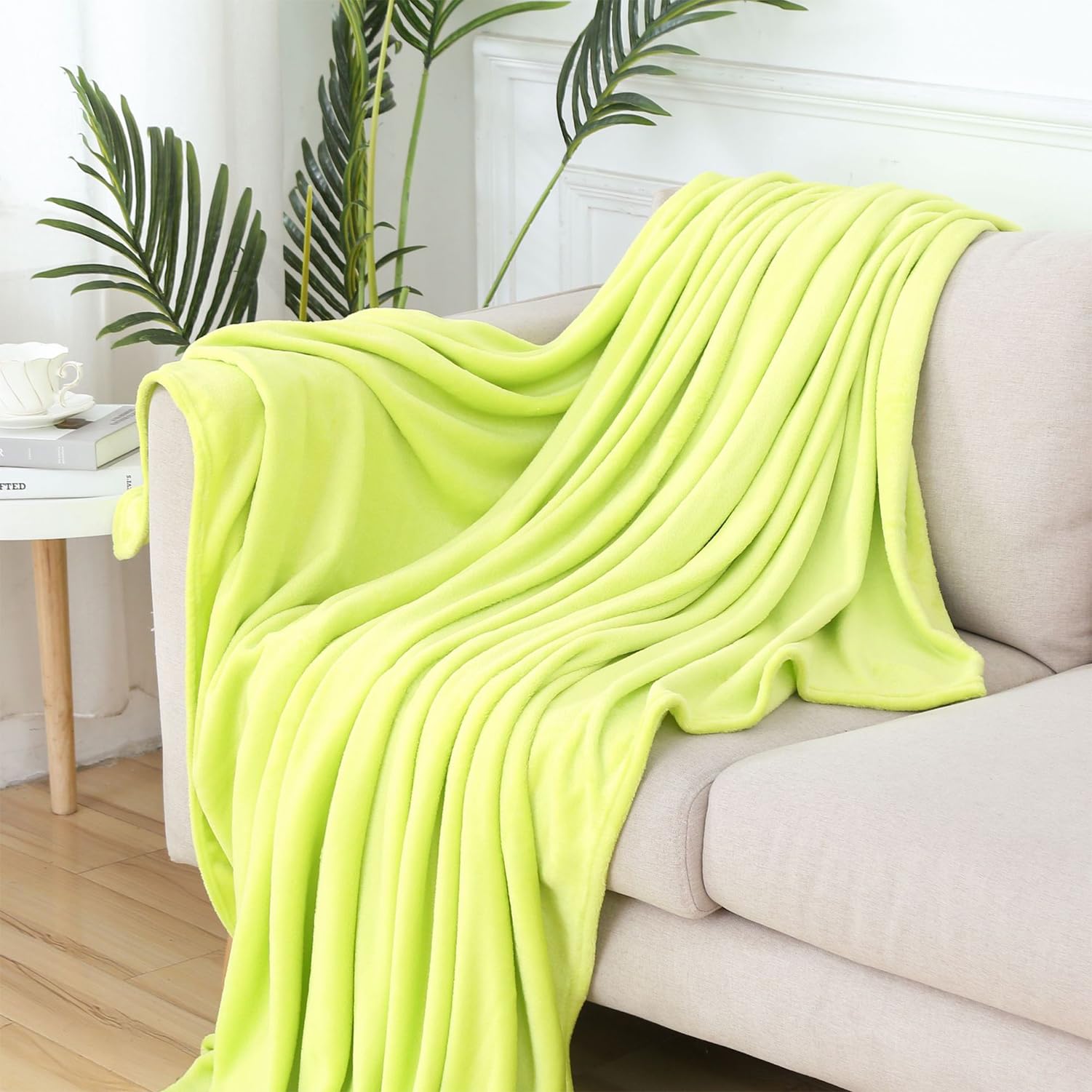 Wlian Luxury Flannel Blanket Single – Ultra Soft Warm Cosy Throw for Sofa & Bed, Anti-Allergy Lightweight Blanket, Versatile Indoor Outdoor Use, 100x150cm, Green
