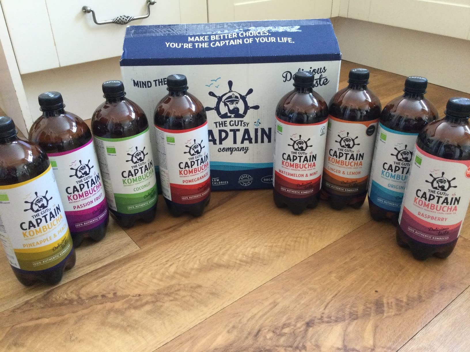 Gutsy Captain Kombucha 8x1l – Bebida Probiótica Naturalmente Fermentada, Sin Aditivos ni Conservantes, Sin Colorantes ni Sabores Artificiales, Sin Pasteurizar, Vegan - 8 x 1000ml MixBox