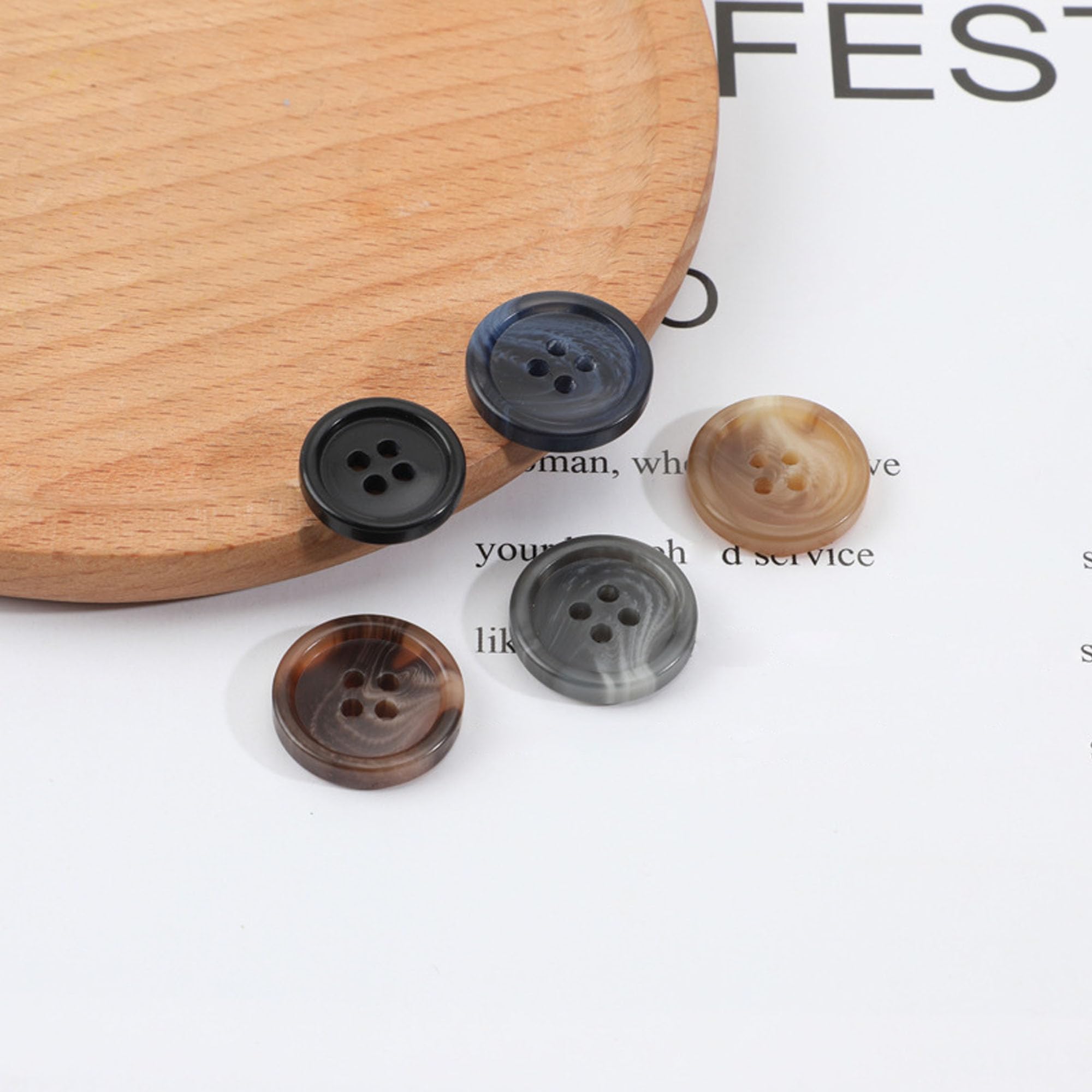 Set van 100 hars knoppen Shirt Cardigan knoppen ronde kleurrijke bevestigingsmiddelen 4 gaten DIY naaien