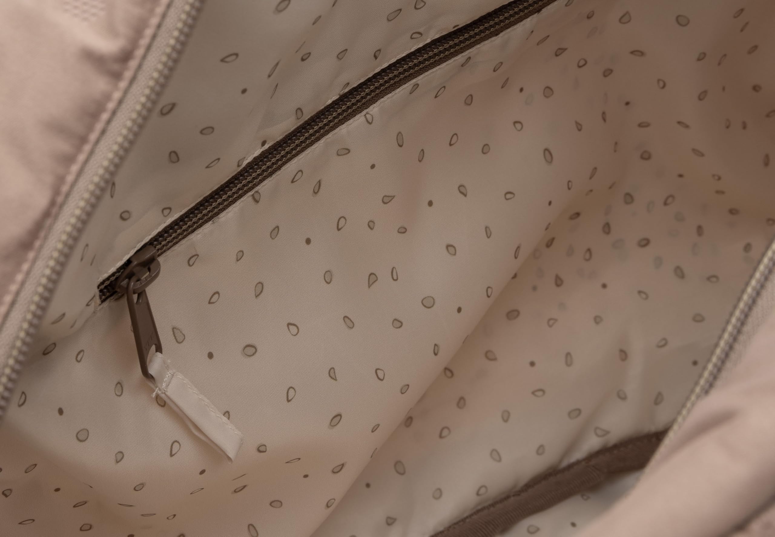 Jollein Sac à Langer - Embossed Lily - Milky Coffee - Sac à Langer Stylé à Motif Gaufré - Déperlant et Facile d’Entretien - Bandoulière Réglable - 42x30x15 cm