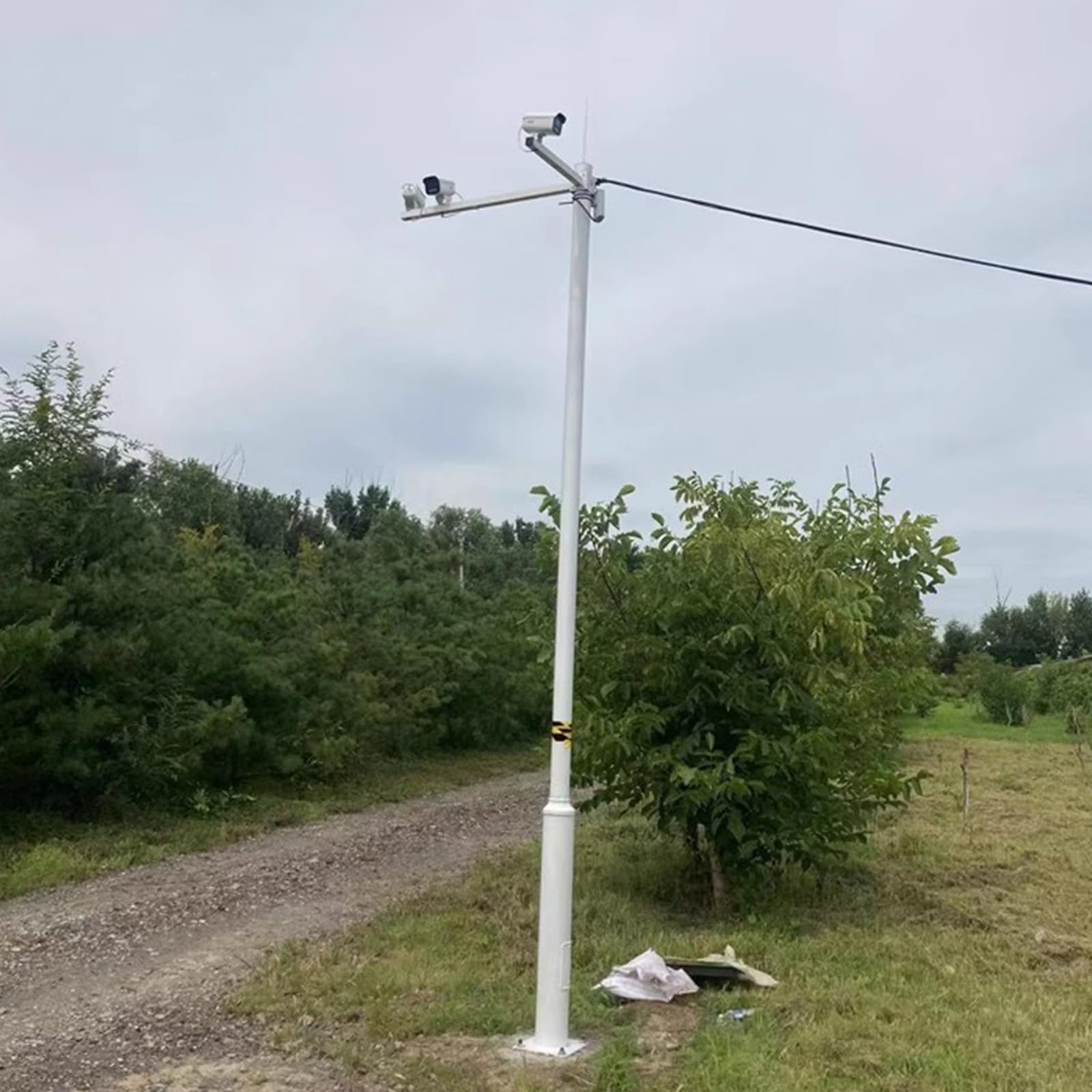 Palo per Telecamera di Sicurezza Supporto per Telecamera di Sicurezza Resistente alle intemperie con Accessori di Montaggio, Palo di sorveglianza Esterno per Strade/Cantieri edili(118in/3.0m)