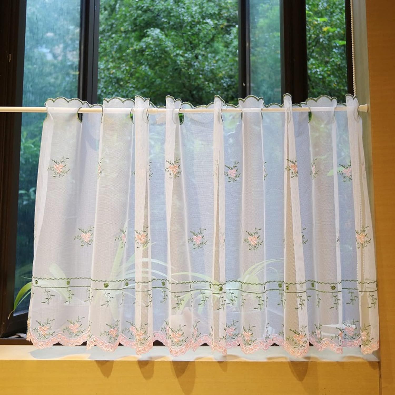 Amazon｜カフェカーテン 刺繍 花柄 ローズ柄 かわいい 小窓カーテン