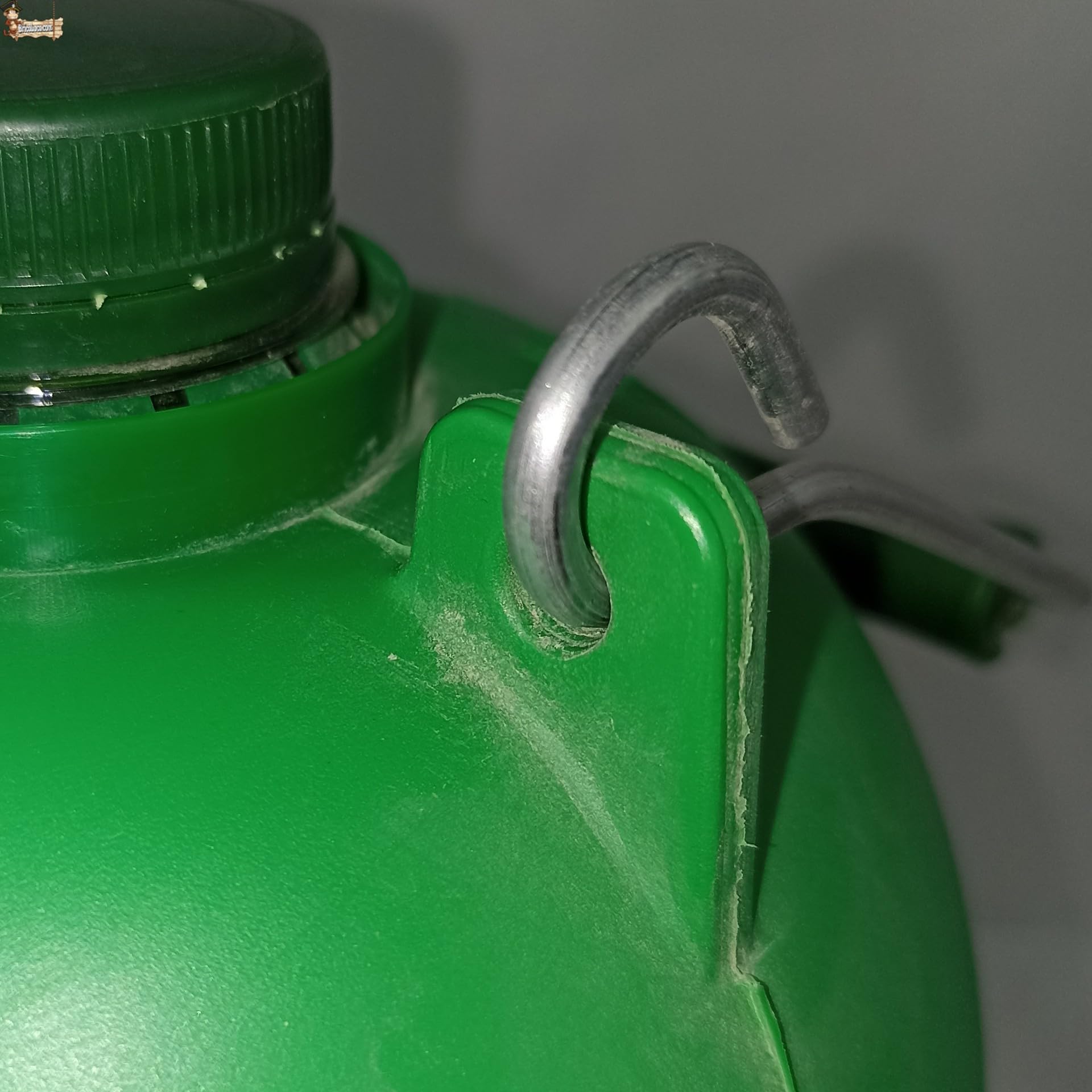 BricoLoco.com Garrafa térmica para agua, café o cualquier líquido, fría o caliente. Bidón termo de 5 litros con asa metálica y tapón roscado. (1, 5 litros)