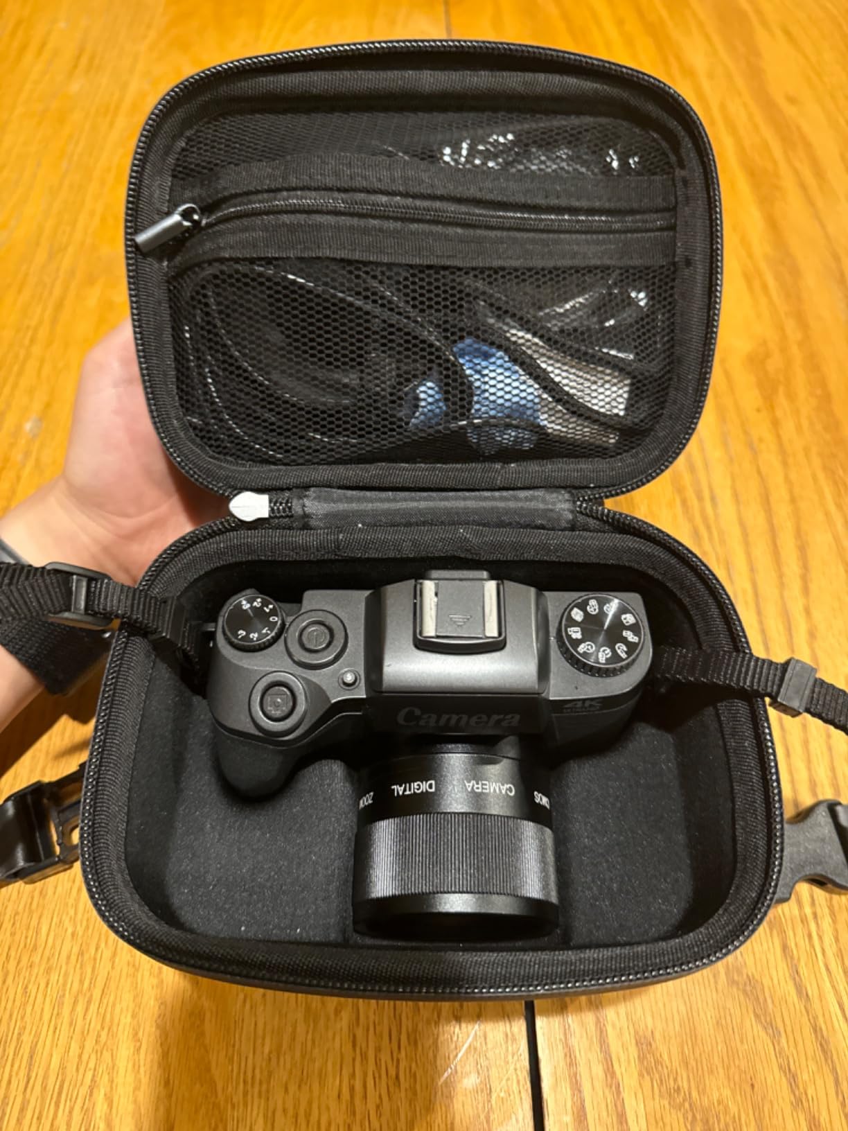 Gran cámara pero mala calidad de sonido.