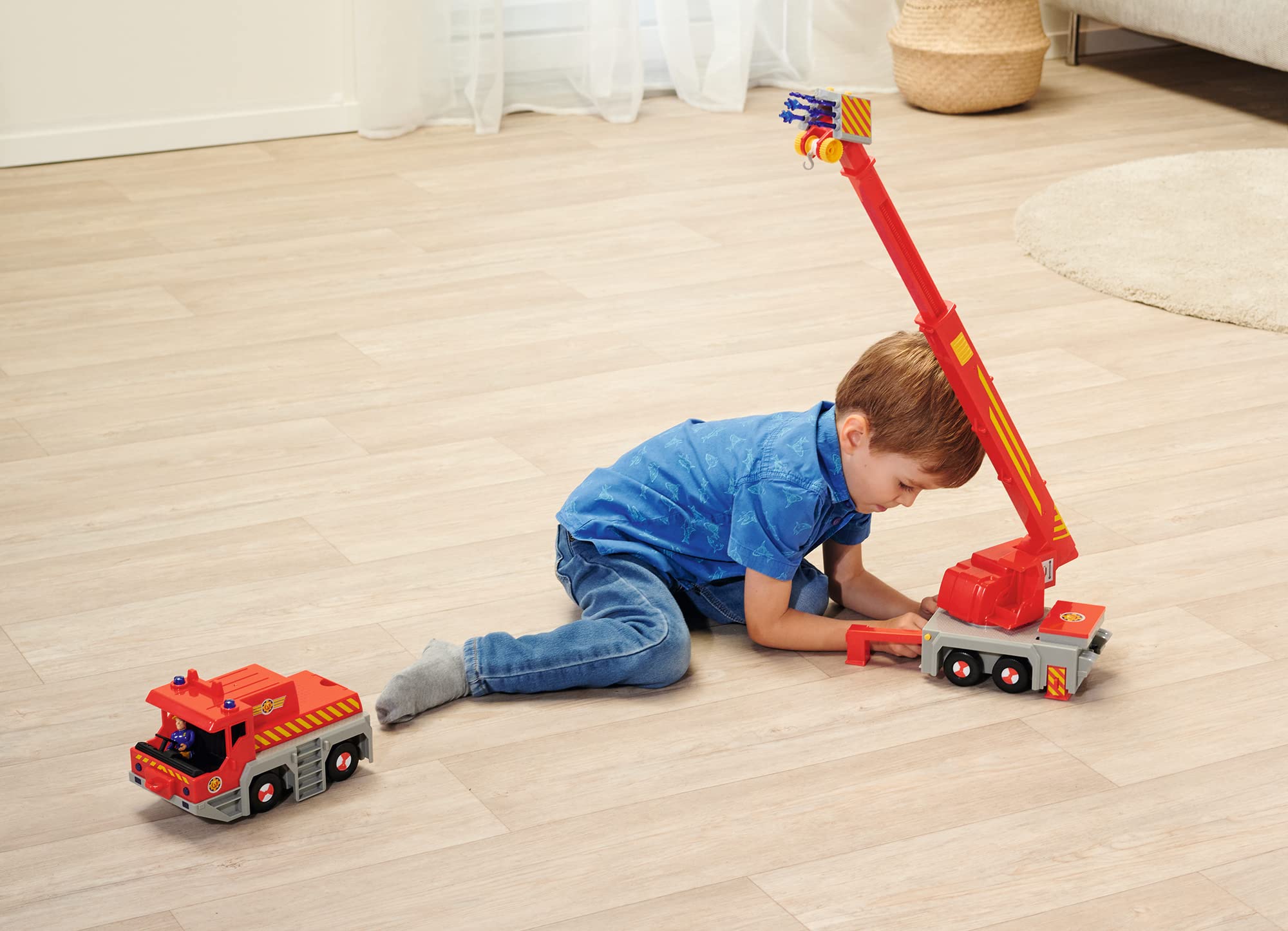 Simba 109252517 - Feuerwehrmann Sam Spielzeug-Kran (50 cm) - 2-in-1 Rettungs-Fahrzeug (Auto & Kran) für Kinder ab 3 Jahren, mit Seilwinde, Figur, Licht & Sound (inkl. Batterien)