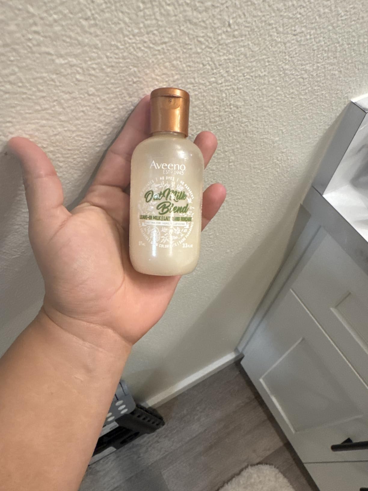 Vogue International Aveeno Farm-Fresh Oat Milk Leave-In Hair Conditioner Treatment, Lightweight Moisturizer for Dry Damaged Hair, Safe for Color-Treated Hair, Sulfate, Paraben & Dye-Free