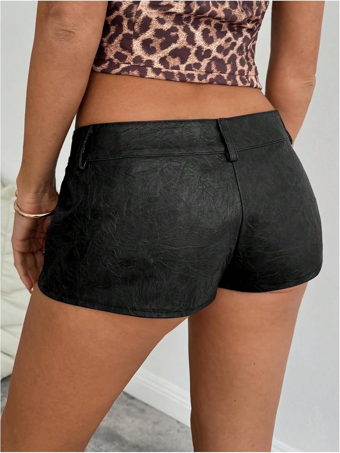 SOLY HUX Women's PU Leather Shorts Retro Straight Leg Party Music Festival Mini Shorts - Image 3