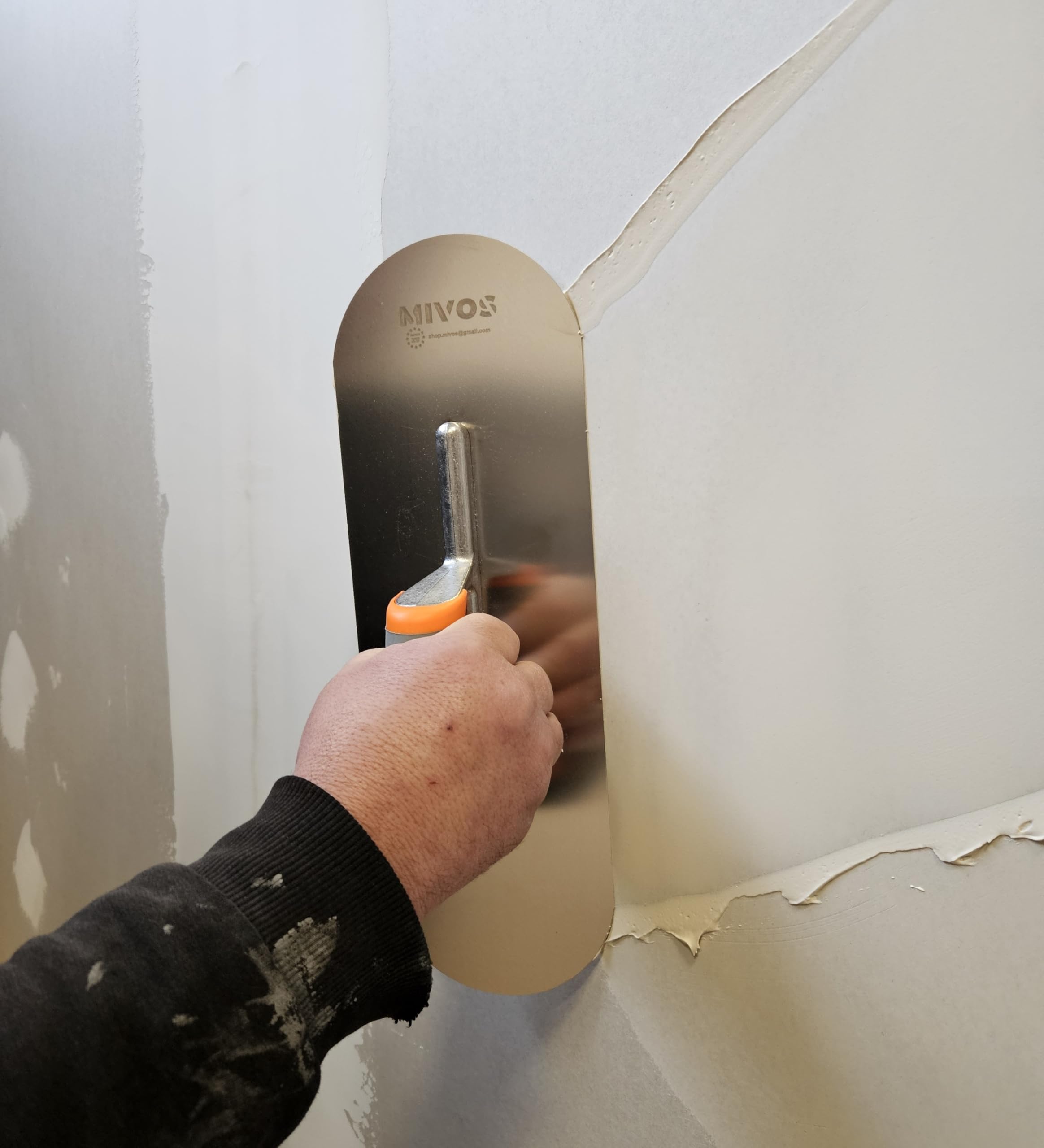 MIVOS Truelle En Acier Inoxydable 375 x 130 mm - demi-ronde - Truelle Avec Poignée Ergonomique - Platoir de Finition pour Travaux de Maçonnerie - Taloche de Lissage - MADE IN EU