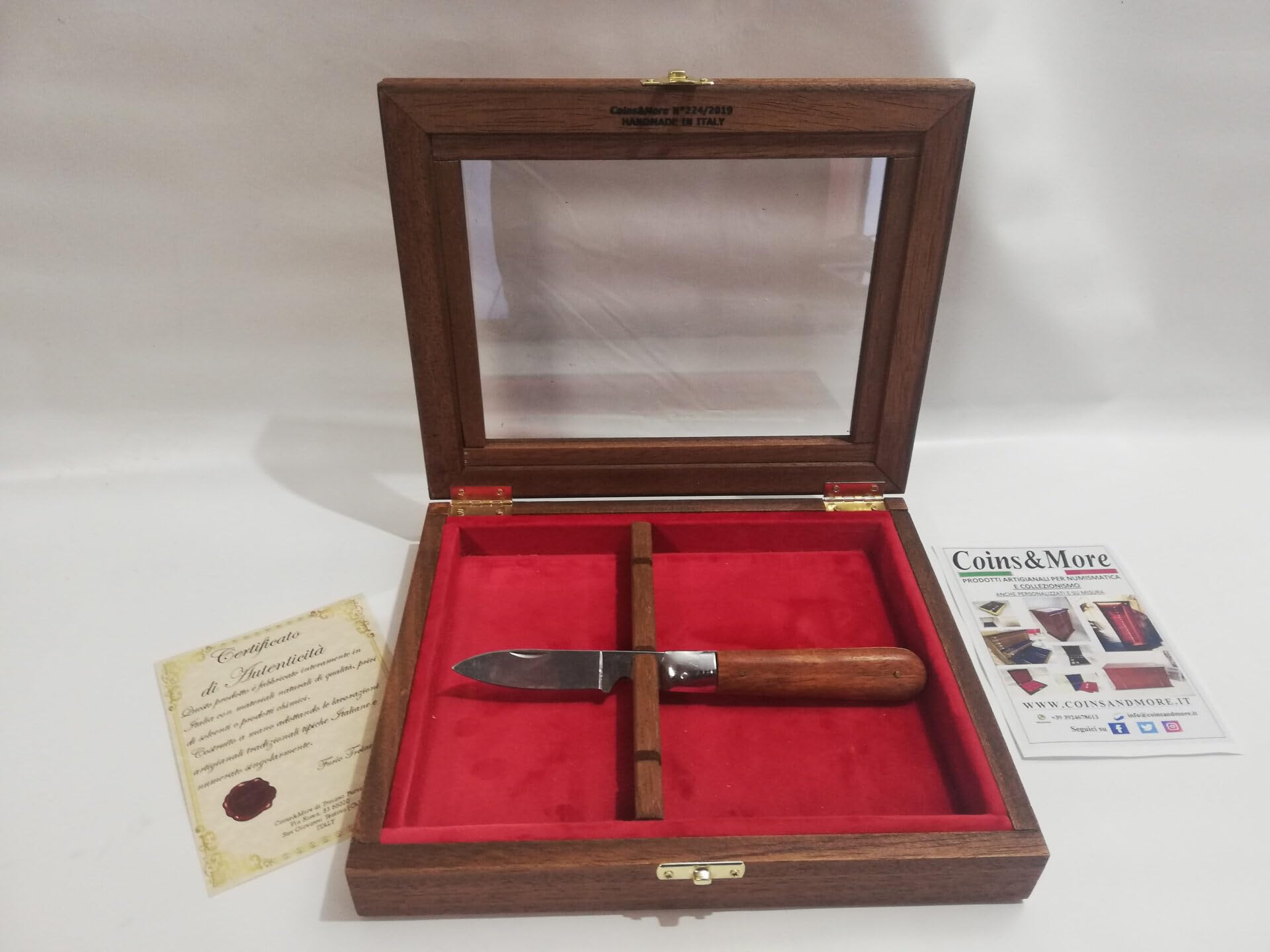 Vitrine en Bois pour Couteaux avec Intérieur en Velours, Coffret de Collection Artisanal avec Gravure Laser, Numéroté avec Certificat d'Authenticité