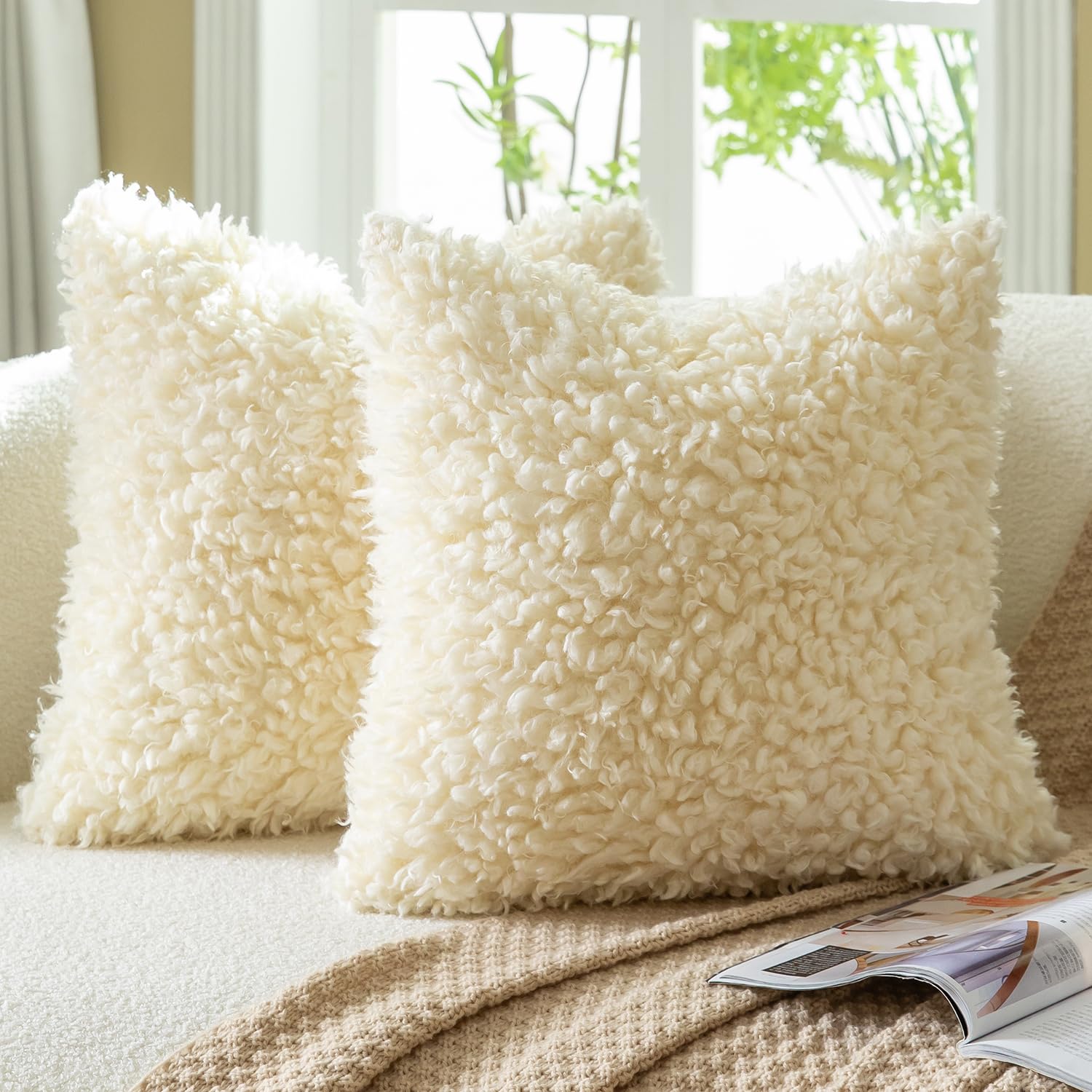 Mandioo Set of 2 Cream Yellow Faux Fur Cushion Covers 50x50 cm 20x20 inch Boucle Decorative Sherpa Throw Pillow Covers Thick Fuzzy Fleece Pillowcases for Sofa Couch Bed Living Room