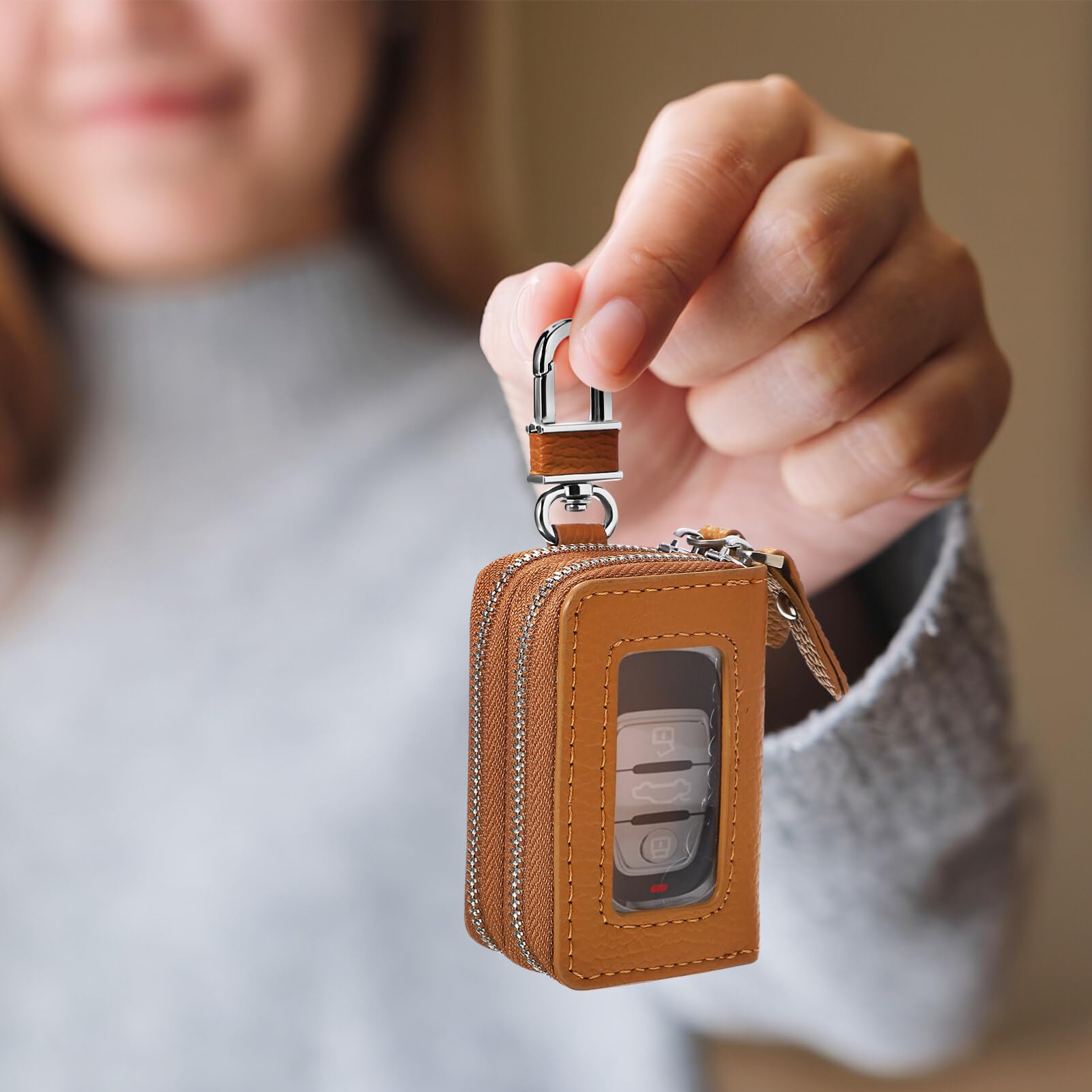 Custodia Chiavi Auto a Doppio Scomparto in Cuoio Marrone | Chiusura Zip, Organizzazione Interna Separata, Formato Compatto per Chiave Auto e Accessori