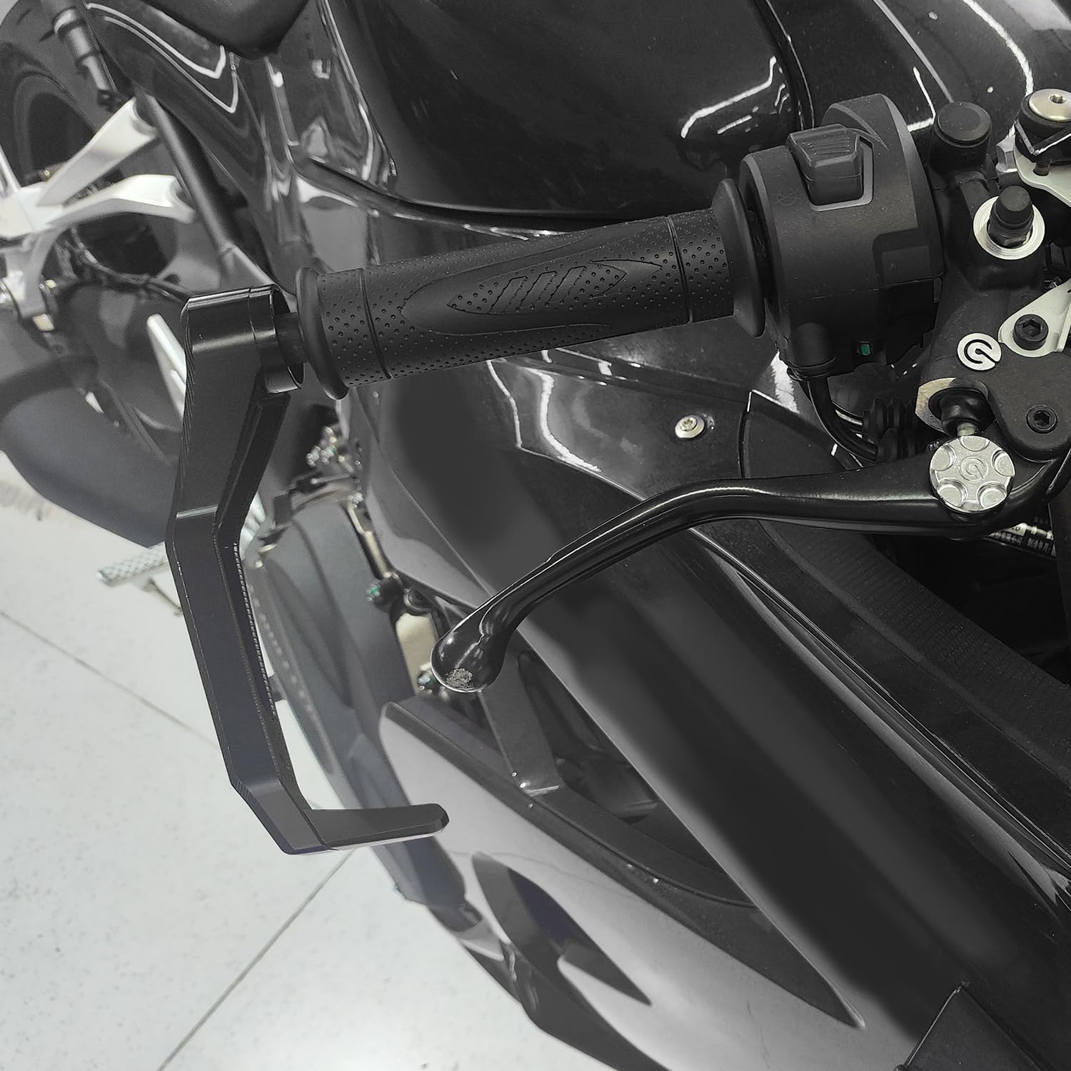 14-22mm Protecteur de guidon de moto en alliage d'aluminium Pour CB750 CBR650R MT-09 MT-07 YZF-R7 Z900 Z650 Ninja 650 675SR-R GSX-R1000R etc, CNC Universel Protections De Levier De Moto (noir)