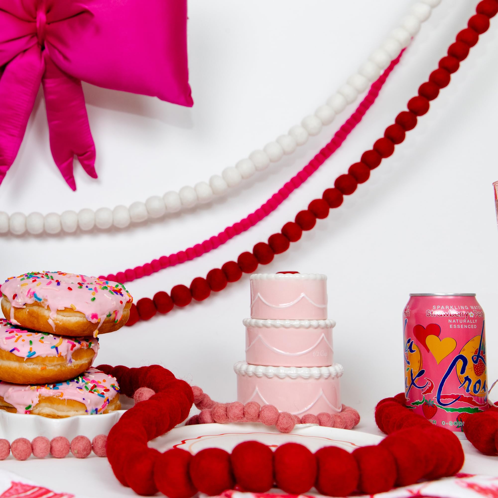 Guirnalda de pompones rosas, mini guirnalda de bolas de fieltro de 6 pies, 100 % lana, pancarta de bola rosa para despedida de soltera, banderines de cumpleaños, decoración de fiesta galentina