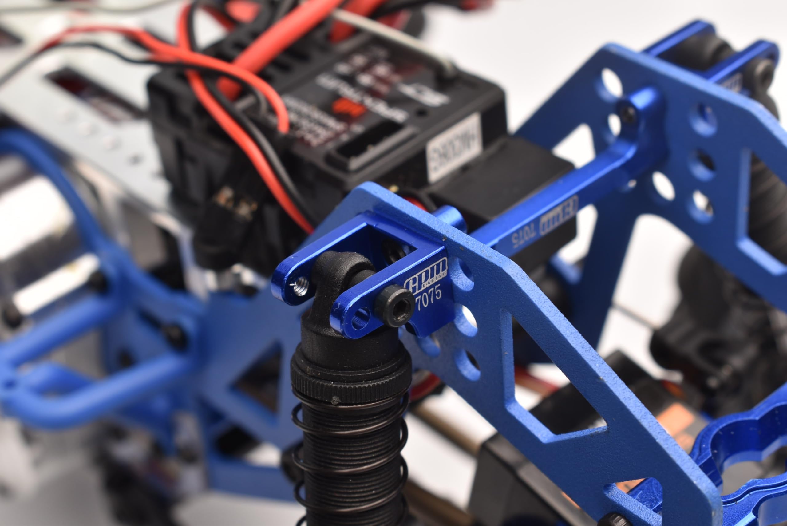 Amazon.com: GPM Aluminum 7075 Upper Shock Mount Kit for Losi 1/18