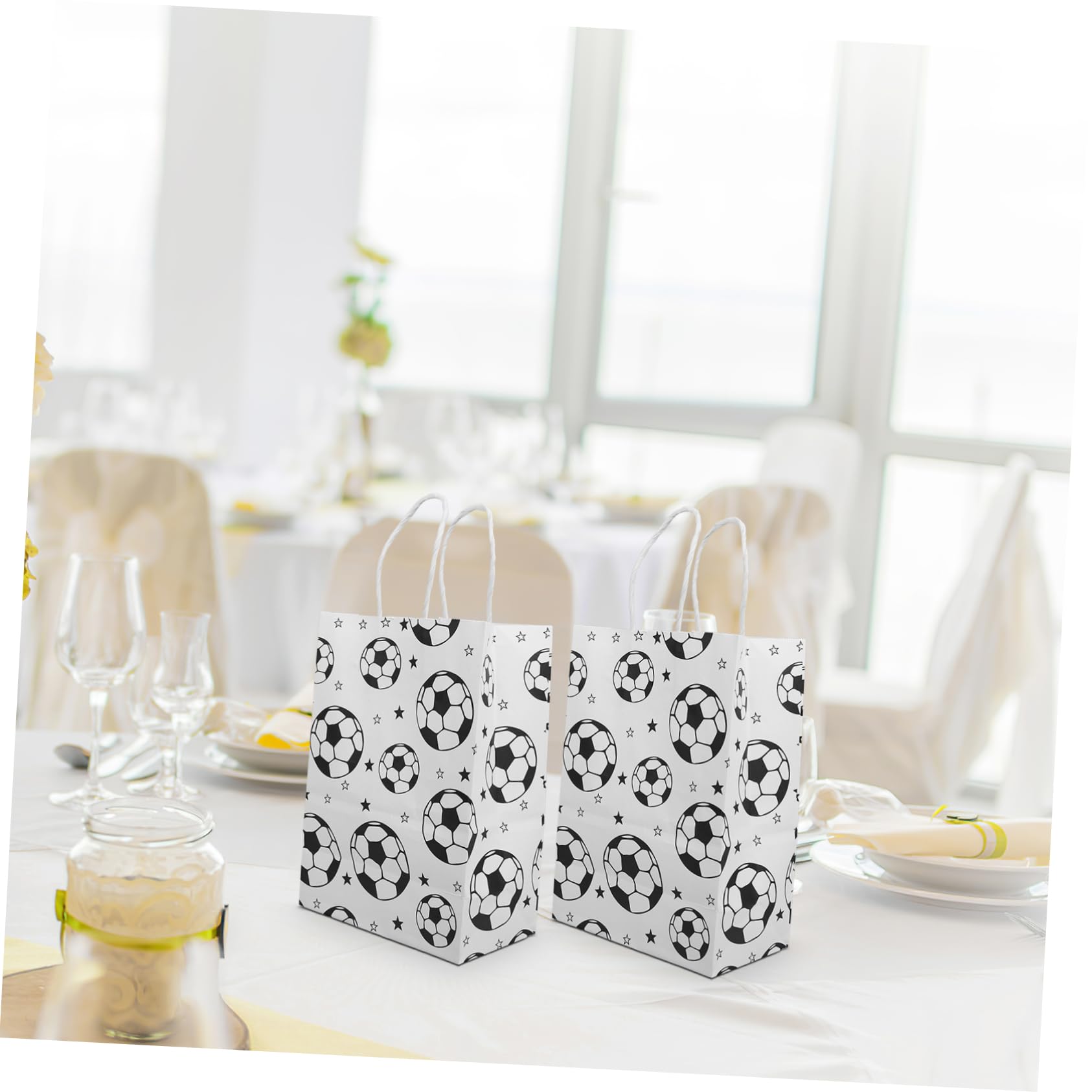 Sewroro 96stücke Fußball Geschenktüten Mit Griff Robuste Papiertüten Für Sportpartys Kindergeburtstage Und Feiertage Praktische Mitgebsel-tüten Für Snacks Und