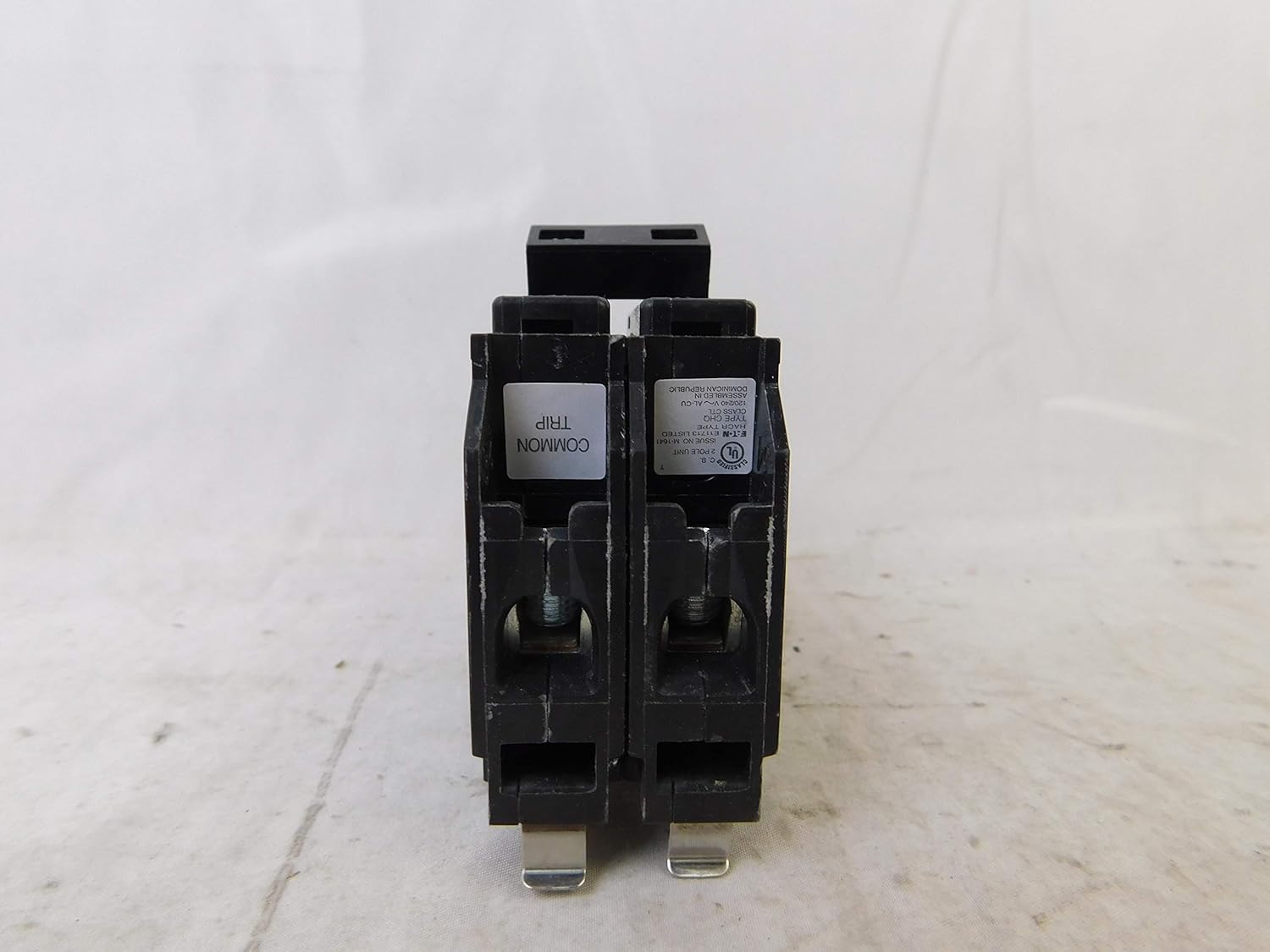Eaton CHQ240 40 Amp 2-Pole Circuit Breaker, bottom view ka liteishene