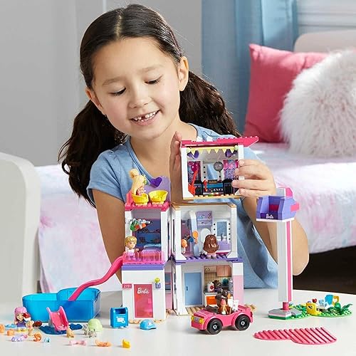 Miniatura 2 de MEGA Barbie - Juego de juguetes de construcción de revelación de color, DreamHouse con 545 piezas, 5 micromuñecas, 6 mascotas y accesorios, más de