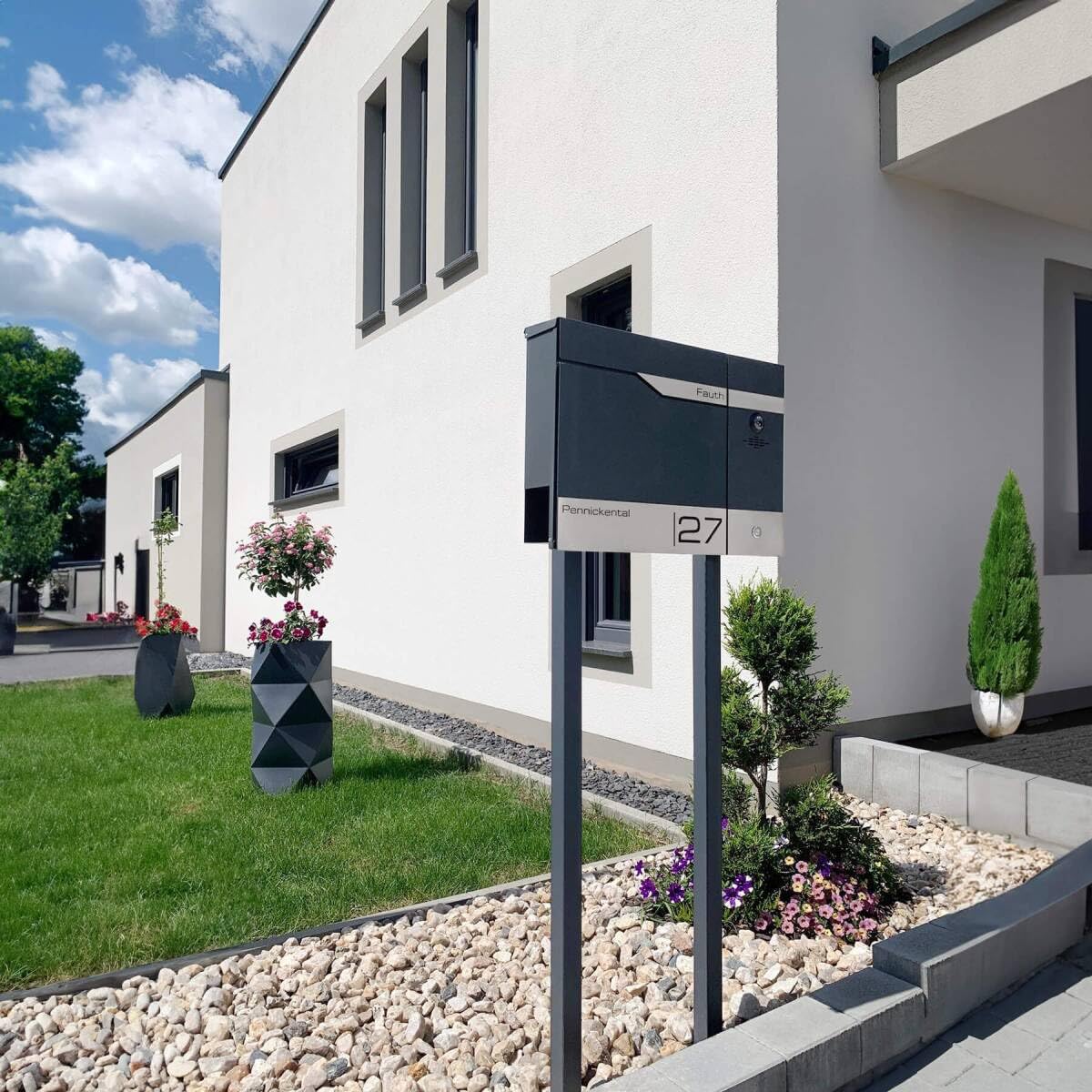 Metzler Briefkasten mit Video Türsprechanlage VDM10 2.0 und Zeitungsfach in Anthrazit RAL7016 - LAN/POE - Edelstahlleisten personalisiert mit individueller Lasergravur, Videosprechanlage Rechts