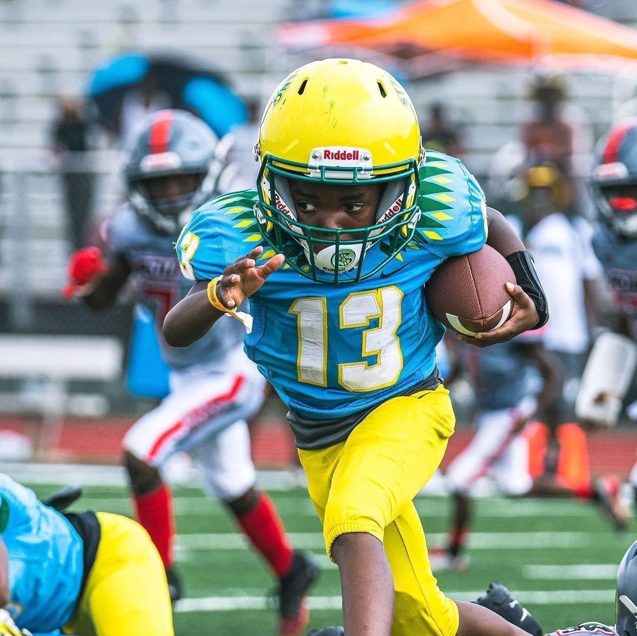 Battle Sports Spinner Oxygen Football Mouthguard - Superior Airflow & Better Performance, Maximum Protection & Breathability Football Mouthpiece, Works with Braces - Black/Play a Game