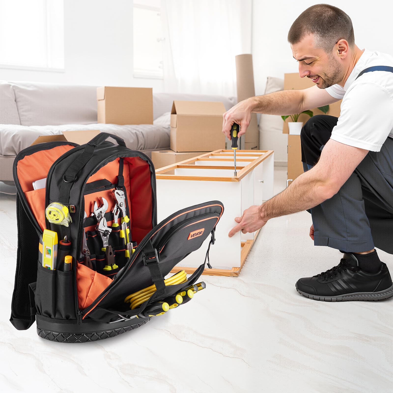VEVOR Zaino Portautensili, 65 Tasche, per Attrezzi Pesanti, Zaino da Lavoro con Scomparto per Laptop e Base Sagomata, Borsa da Cantiere per Elettricisti, Riparatori e Tecnici HVAC Nero Arancione