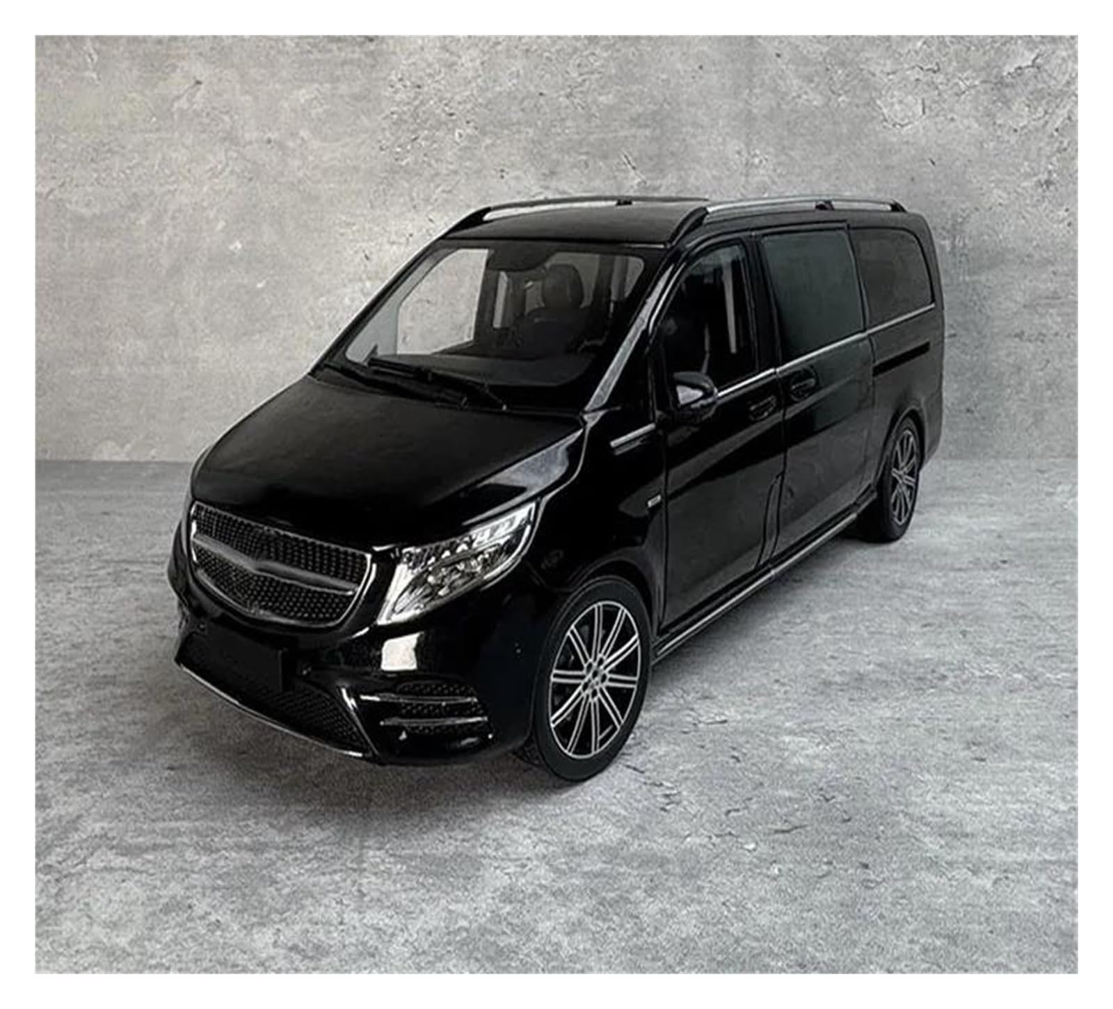BANKOTO Diecast Car 1:18 For Benz V260L MPV Business Vehicle Alloy Car Model Collection Collectible