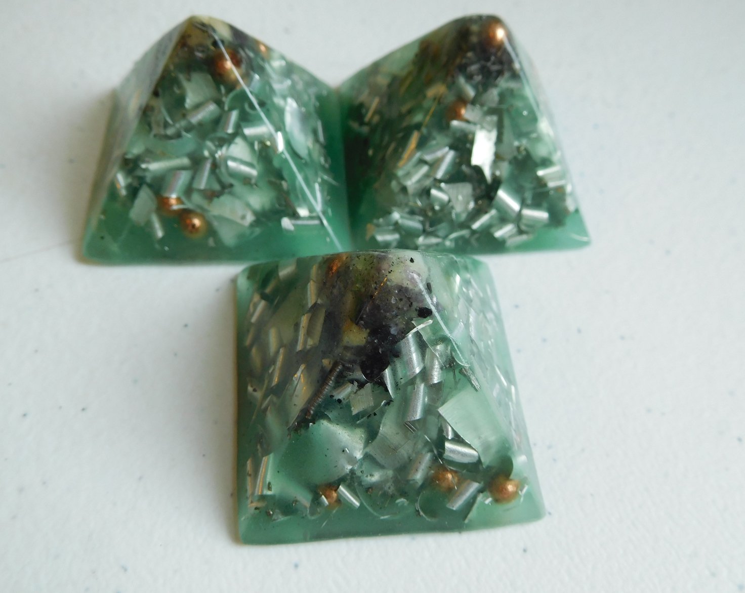 Rise Perspective 3 Light Green Glow Small Pyramids Crystal Orgone Generator Energy Accumulator 7.83/432/528Hz/Advance Harmonics Many Beautiful Ingredients!! (Light Green Glow)