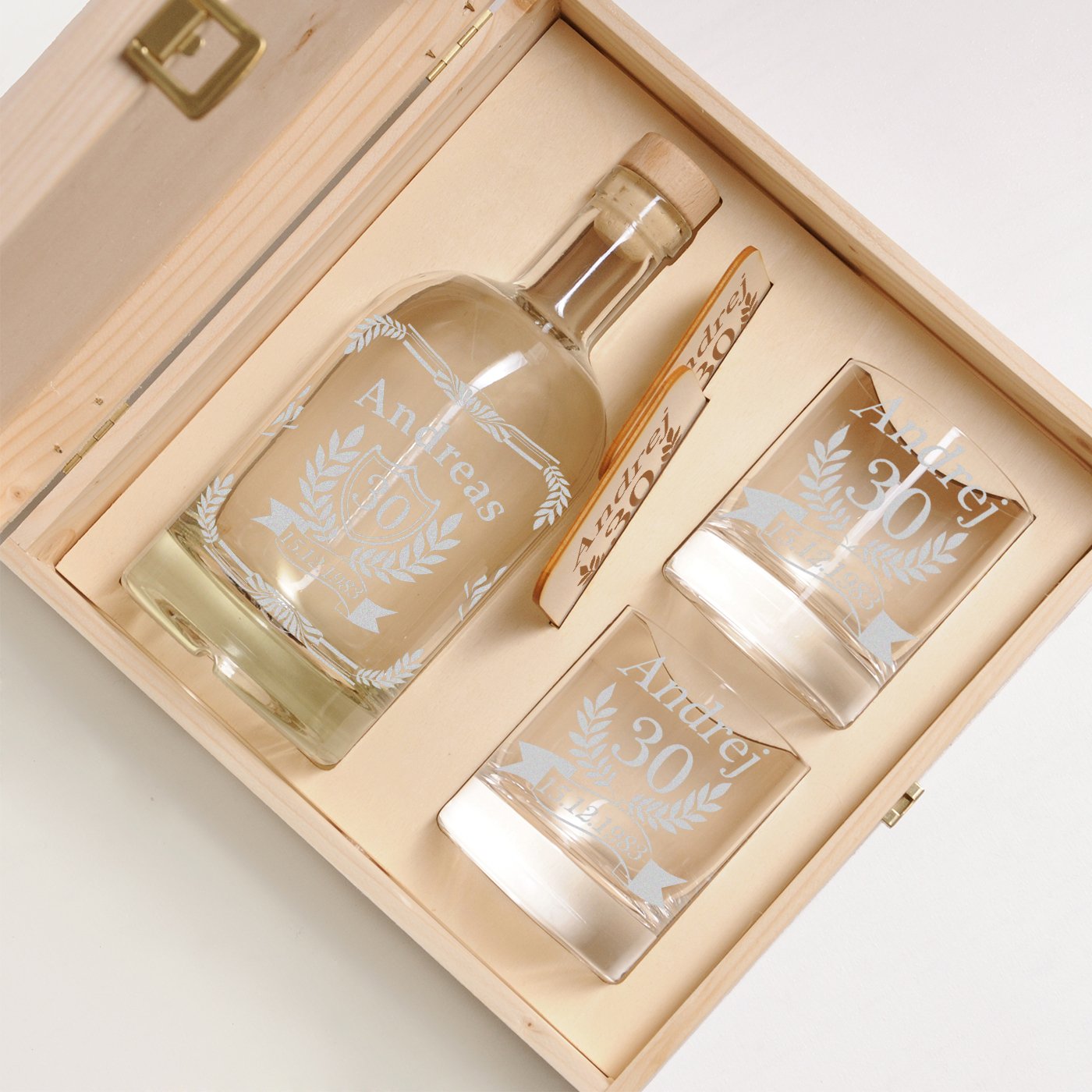 polar-effekt 6 TLG Geschenk-Set in Holzkiste mit Gravur - 2 Whiskygläser, 2 Untersetzer und Whisky-Karaffe in Geschenk-Box - Personalisiert zum Geburtstag - Motiv Jubiläum