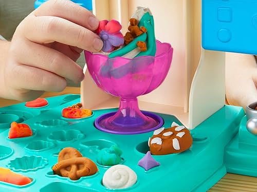Miniatura 9 de Play-Doh Juego de helado de remolino arcoíris con 7 accesorios de cocina, juguetes de arte y manualidades para niñas y niños de 3 años en adelante