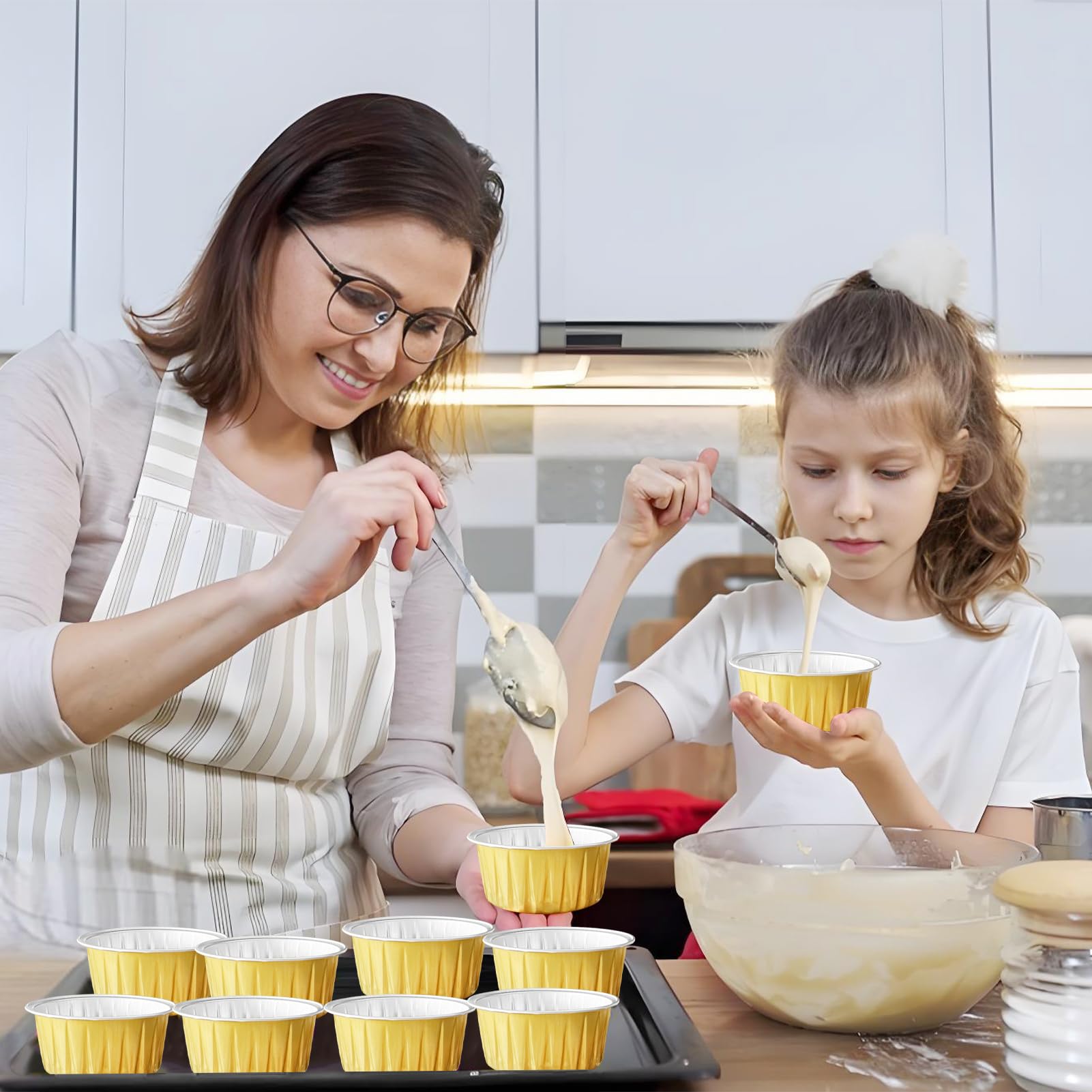 200 moldes redondos de aluminio para hornear pasteles con tapas de plástico transparente, moldes desechables para tartas, ramequines, browni, tazas de postre para bodas, fiestas de