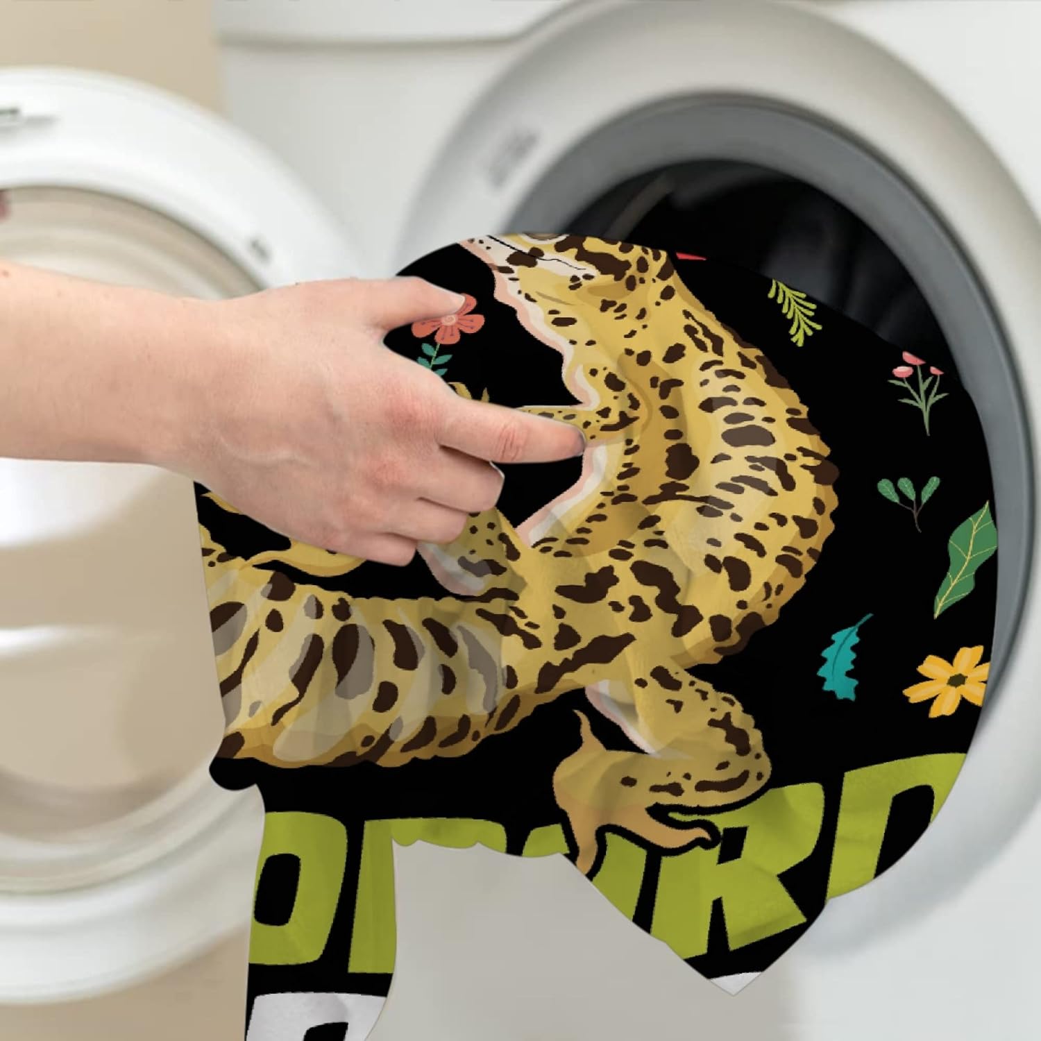 Leopard Gecko Blanket,Funny Gecko Gifts,Just A Girl Who Loves Leopard Gecko Flannel Throw Blanket,Super Soft Cozy Blanket,Fuzzy Warm Cozy Bedding Blankets for Couch Bed,40"x50"-Throw Size for Kids - Image 6