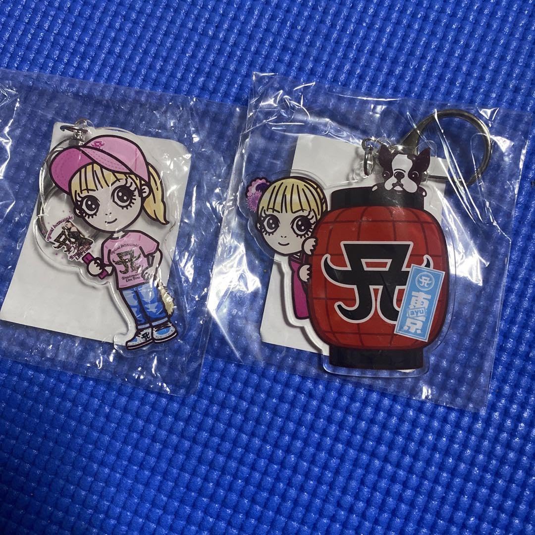 Amazon.co.jp: 浜崎あゆみ アクリルキーホルダー 東京セット : Toys