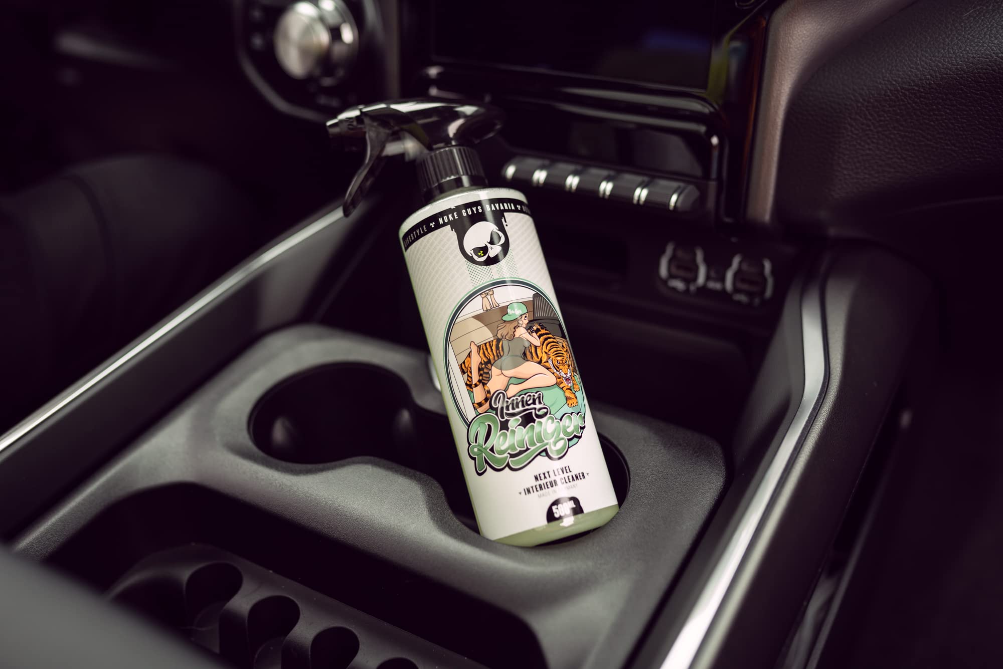 Kit Pulizia Interni Auto - Detergente Vetri, Interni, Panni Microfibra, Spazzola E Profumazione - Tutto Incluso