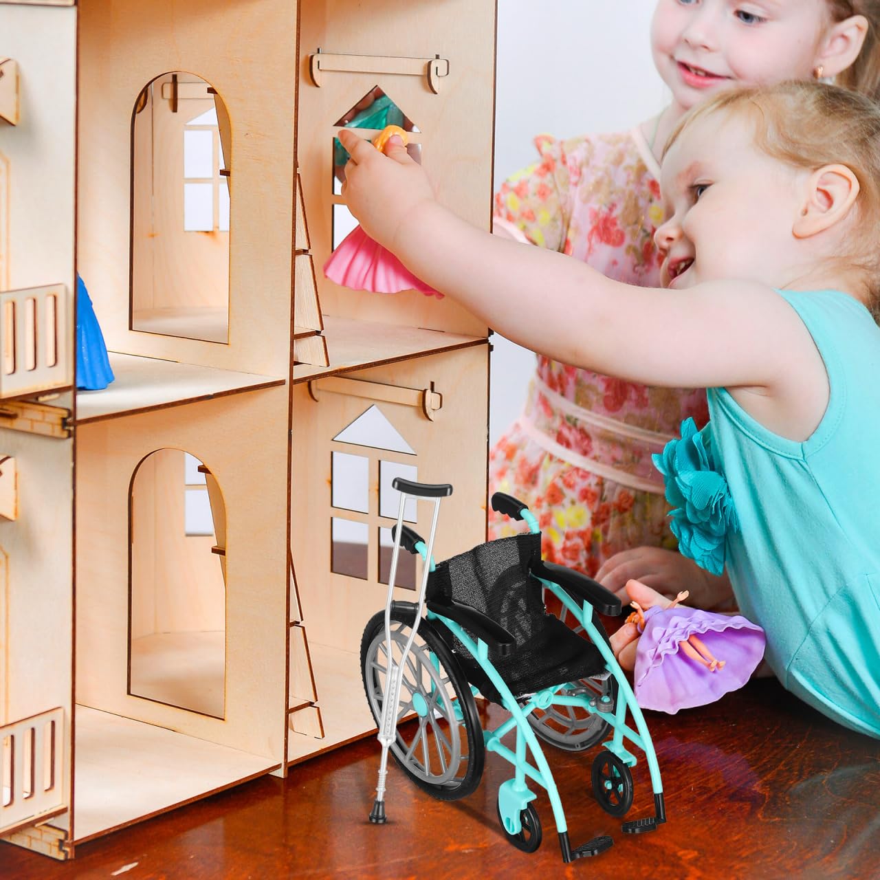1 set di sedie a rotelle per casa delle bambole con stampelle, accessorio pieghevole per scene creative, per decorazioni paesaggistiche e progetti fai da te