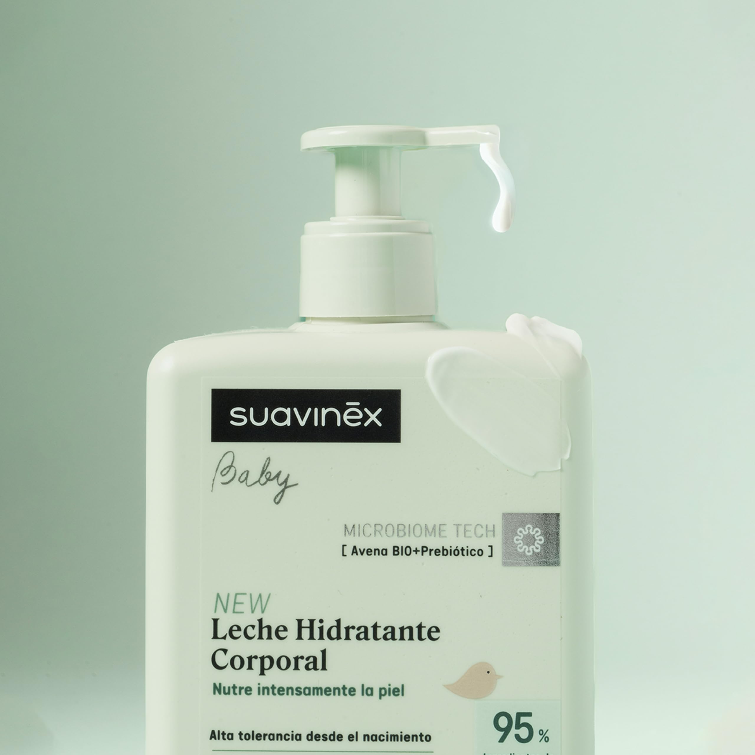 Suavinex, Crema Hidratante para Bebés, Leche Corporal Apta Pieles Sensibles y Recién Nacidos, Textura Ligera y Fácil Absorción, 95% Ingredientes Origen Natural, con Prebiótico, Perfume Suave, 750 ml