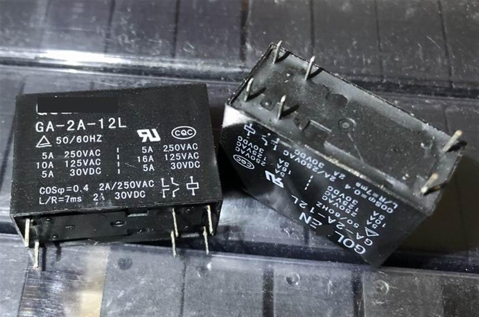 Relais 14F-2A-12V-5A KmoNo commutation stable 6 broches