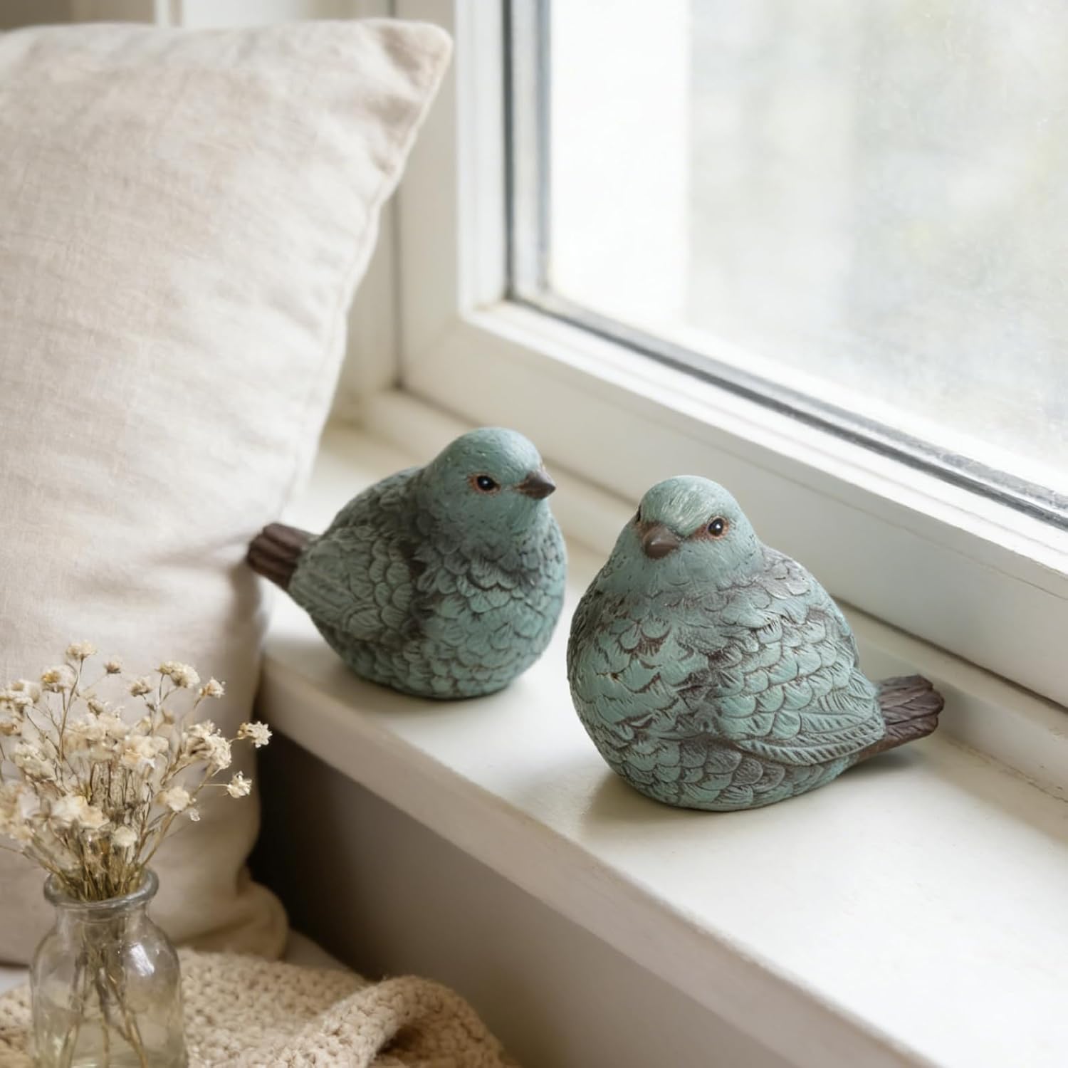 Cynkeyee Bird Statues for Home Decor - Set of 2 Resin Bird Figurines Home Decor,Decorative Tabletop Accents, Small Bird Decor Perfect for Easter Decorations, Beautiful Animal Figurines