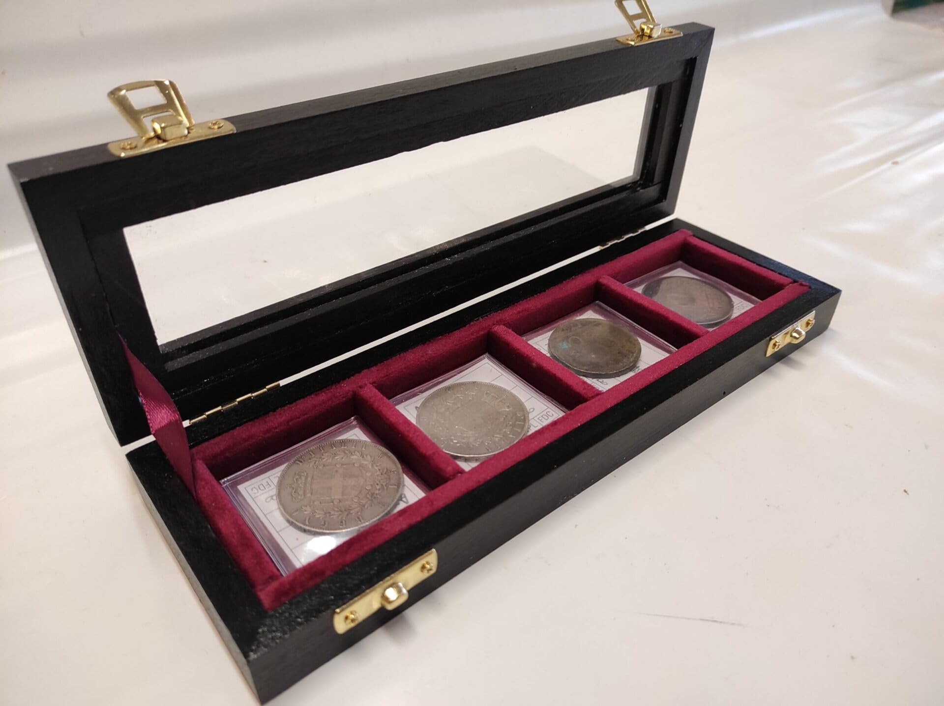 Cofanetto in legno per monete e medaglie 4 caselle 50x50 mm con vetro 3 mm e velluto italiano, numerato e certificato, espositore da collezione artigianale – Coins&More