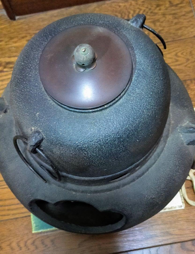 【美品】伝統的な鋳鉄製茶釜 電熱器 鬼面風炉釜 野々田電熱器 茶道具3点セット 茶釜 電熱器 セット 美品】伝統的な鋳鉄製茶釜 電熱器 鬼面風炉