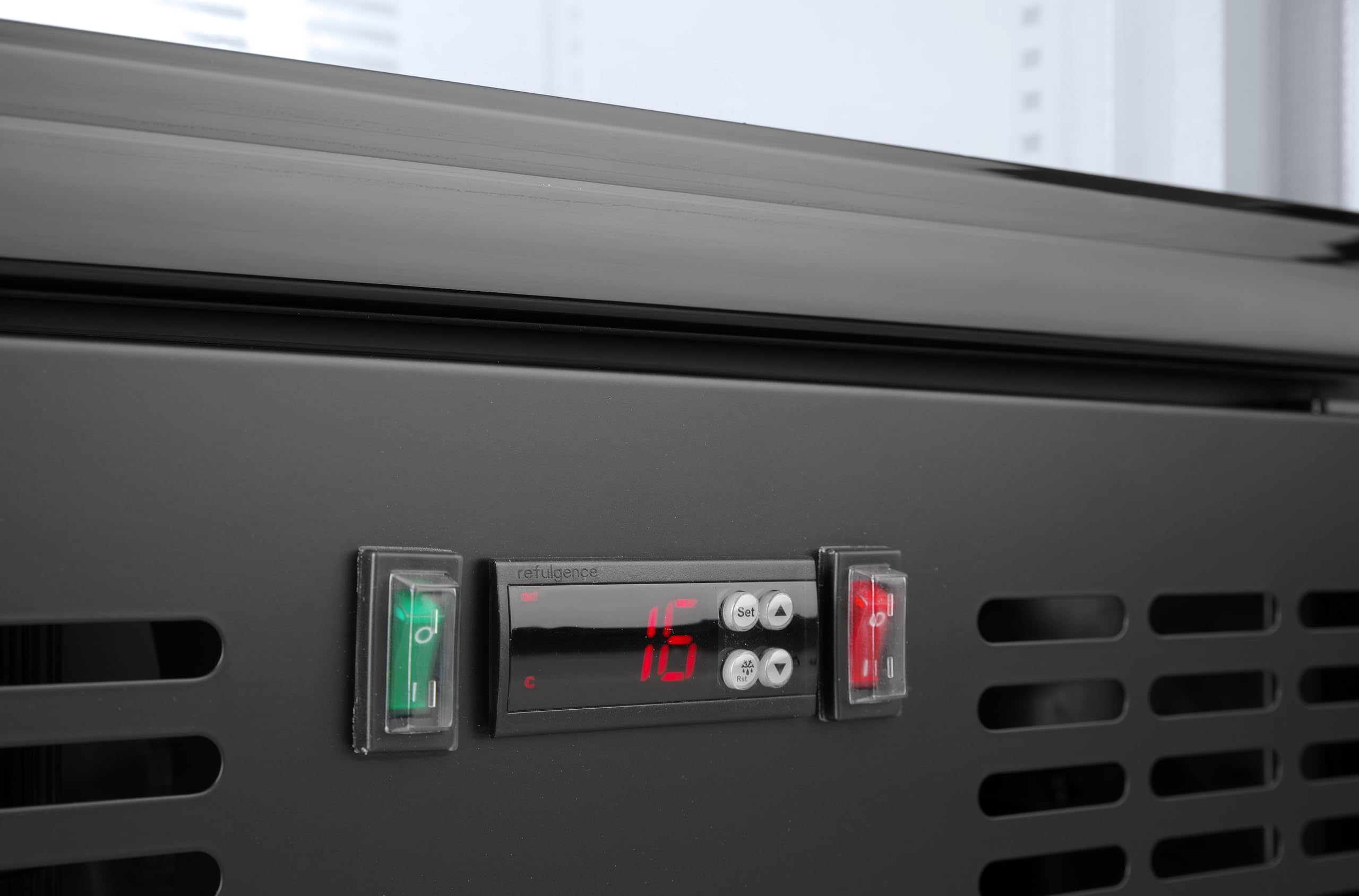 HENDI Refrigerador para bebidas Arktic, botellero vertical de bar, 1 puerta, 243L, 0–10°C, 220V, 195W, 600x530x(H) 1820mm, acero con recubrimiento en polvo negro